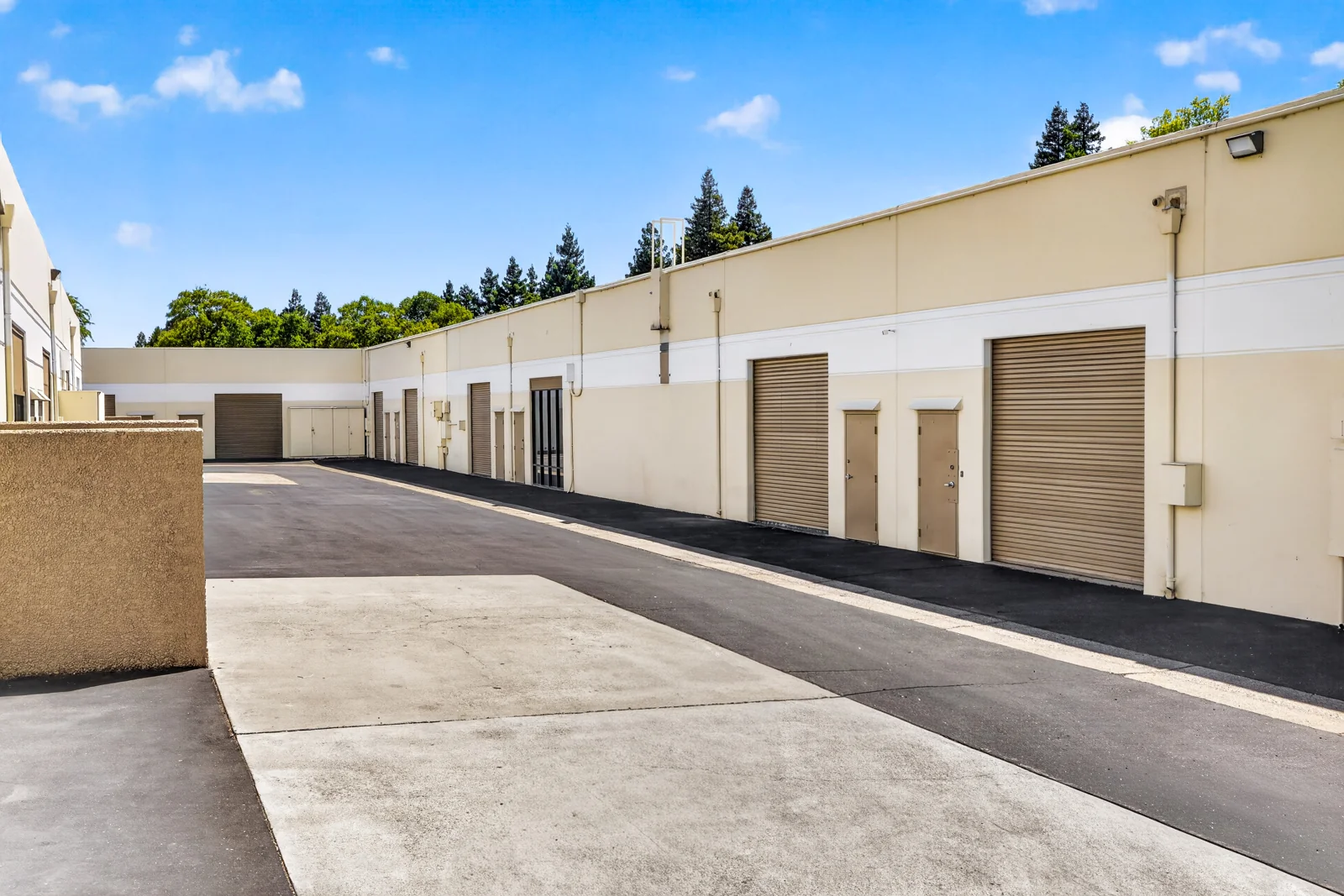 Northgate Business Center II — Lease in Sacramento, CA, photo 2 of 3
