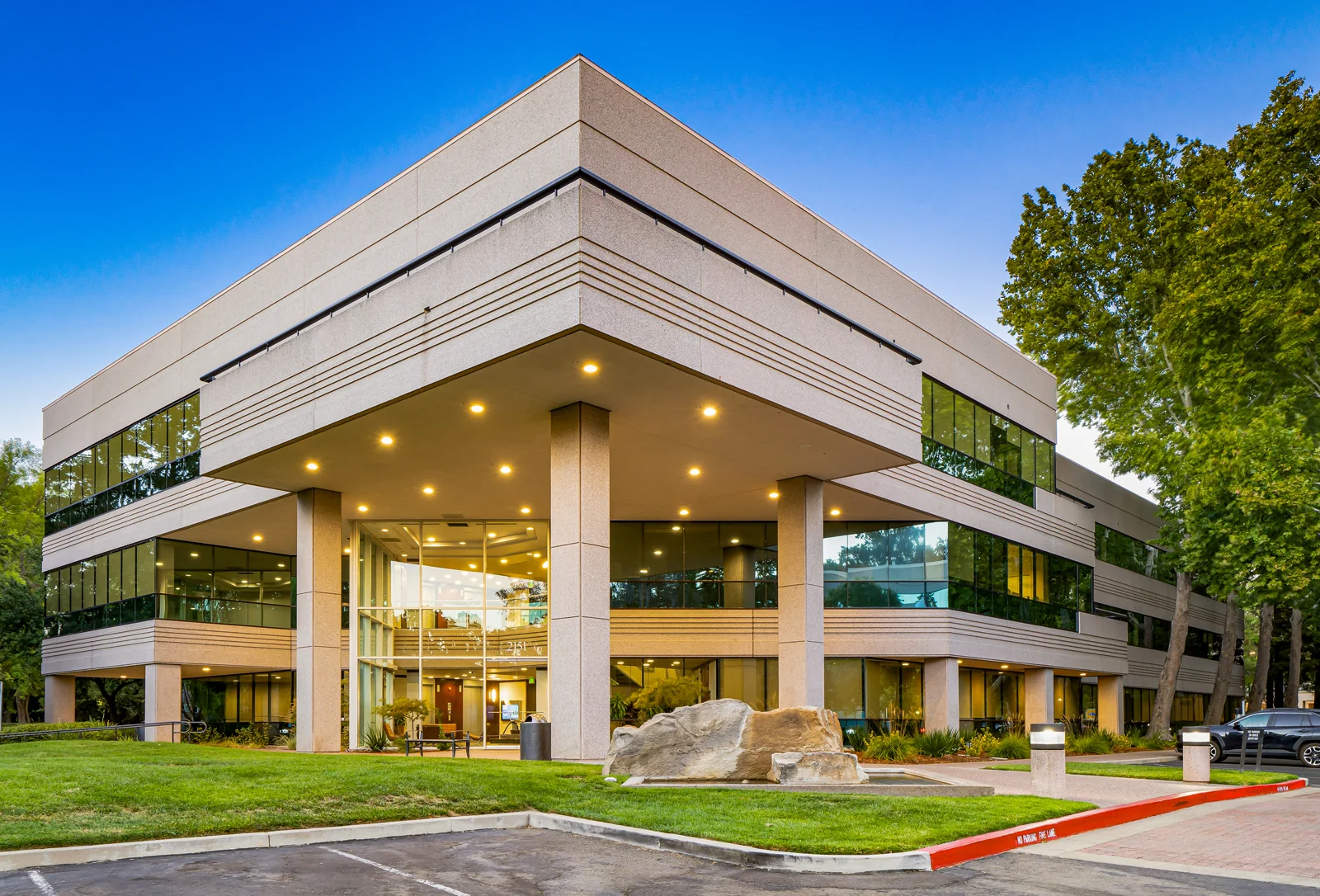 2151 River Plaza Drive — Lease in Sacramento, CA, photo 1 of 1