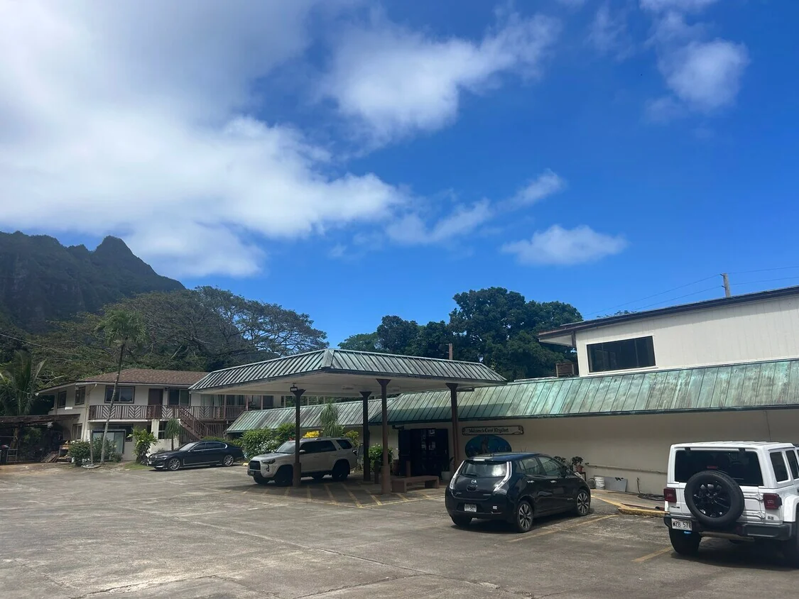 49-130 Kamehameha Hwy - Coral Kingdom — Lease in Kaneohe, HI, photo 2 of 4
