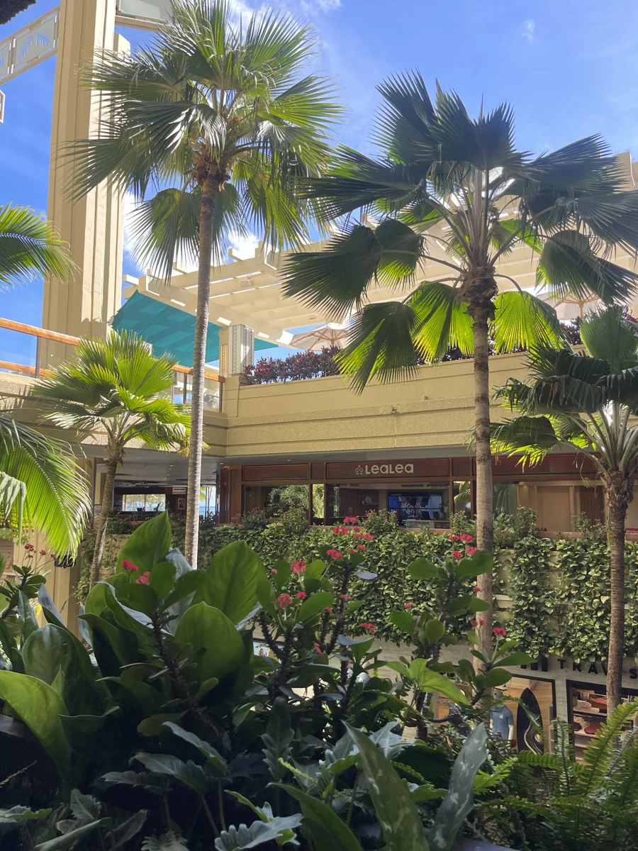 Pualeilani Atrium Shops at Hyatt Regency — Lease in Honolulu, HI, photo 3 of 4