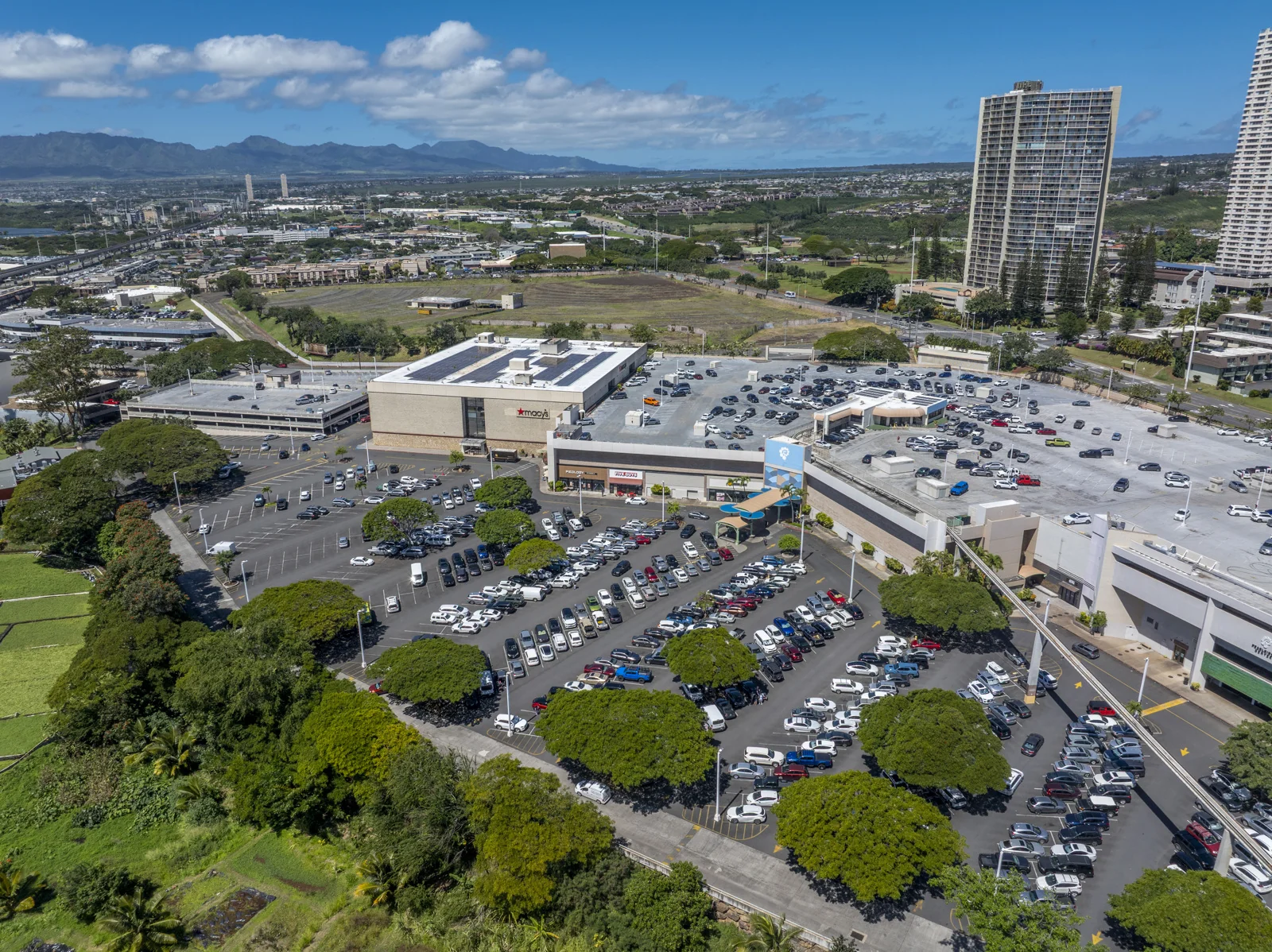 Pearlridge Center — Lease in Aiea, HI, photo 2 of 7
