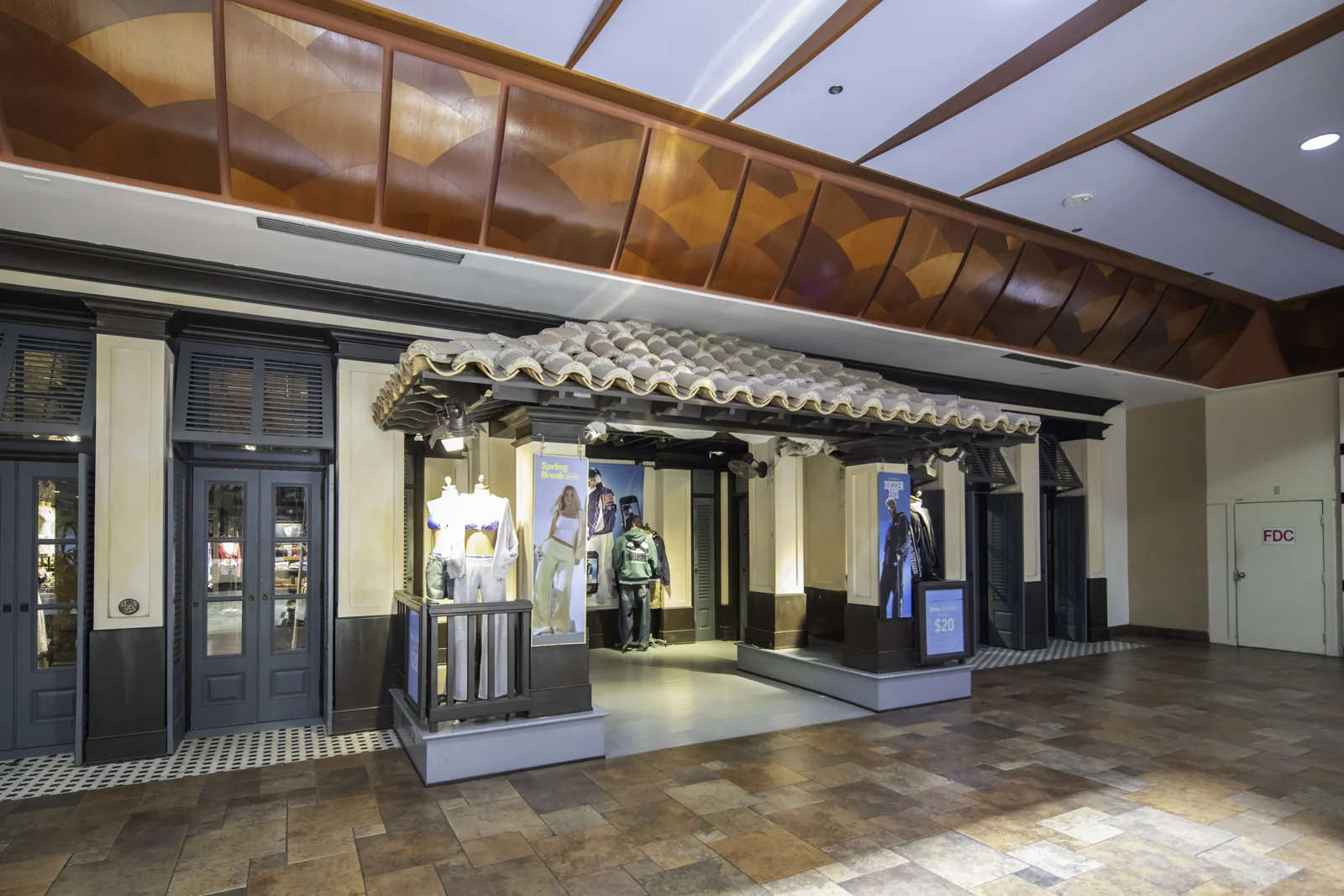 Pearlridge Center — Lease in Aiea, HI, photo 5 of 7