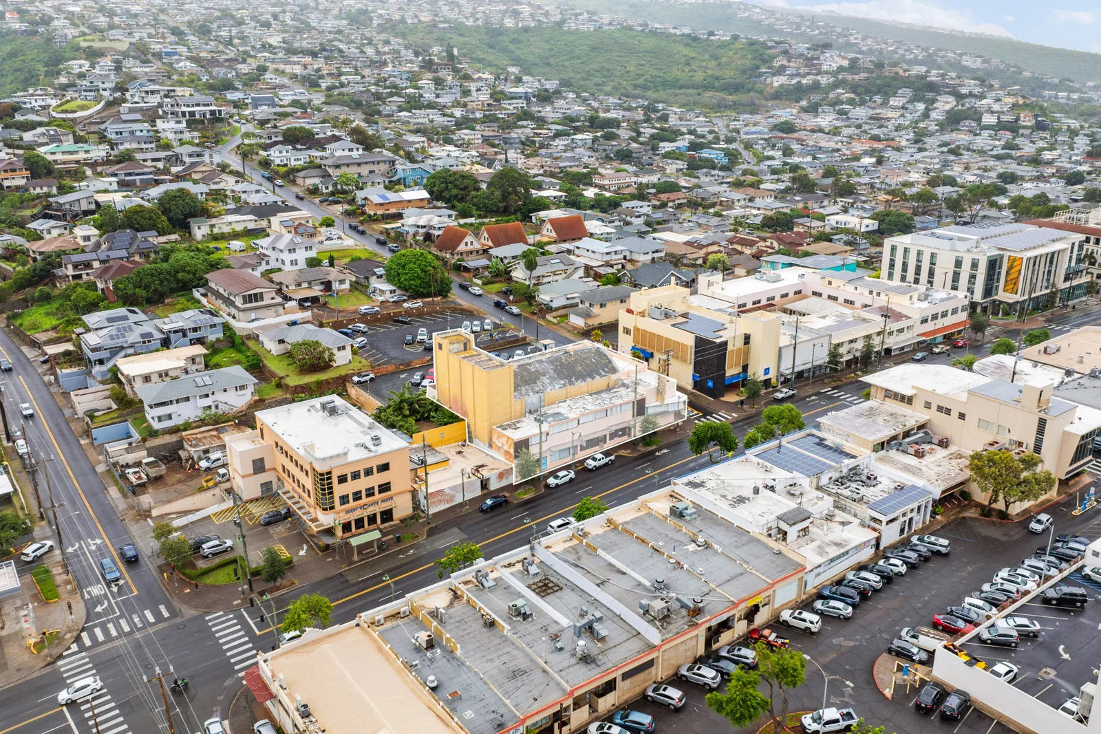 3588 Waialae Ave | Queen Theater — Sale in Honolulu, HI, photo 2 of 6