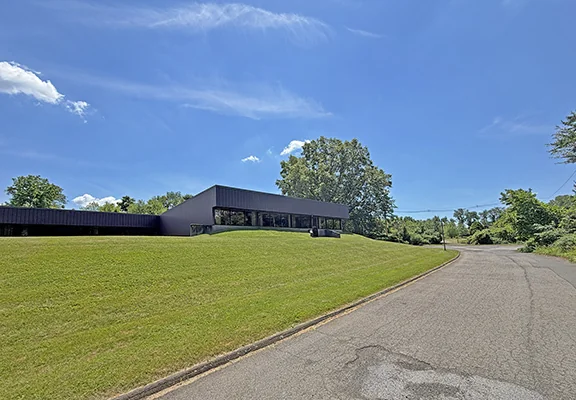 4 Tower Drive — Sale in Wallingford, CT, photo 2 of 8
