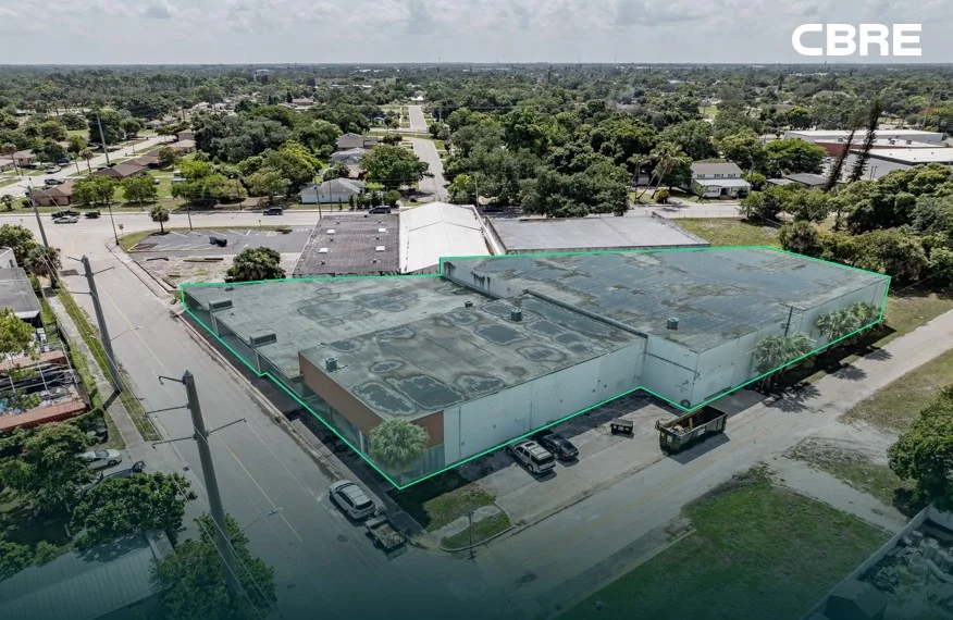 Retail & Warehouse for Sale — Sale in Fort Myers, FL, photo 1 of 1