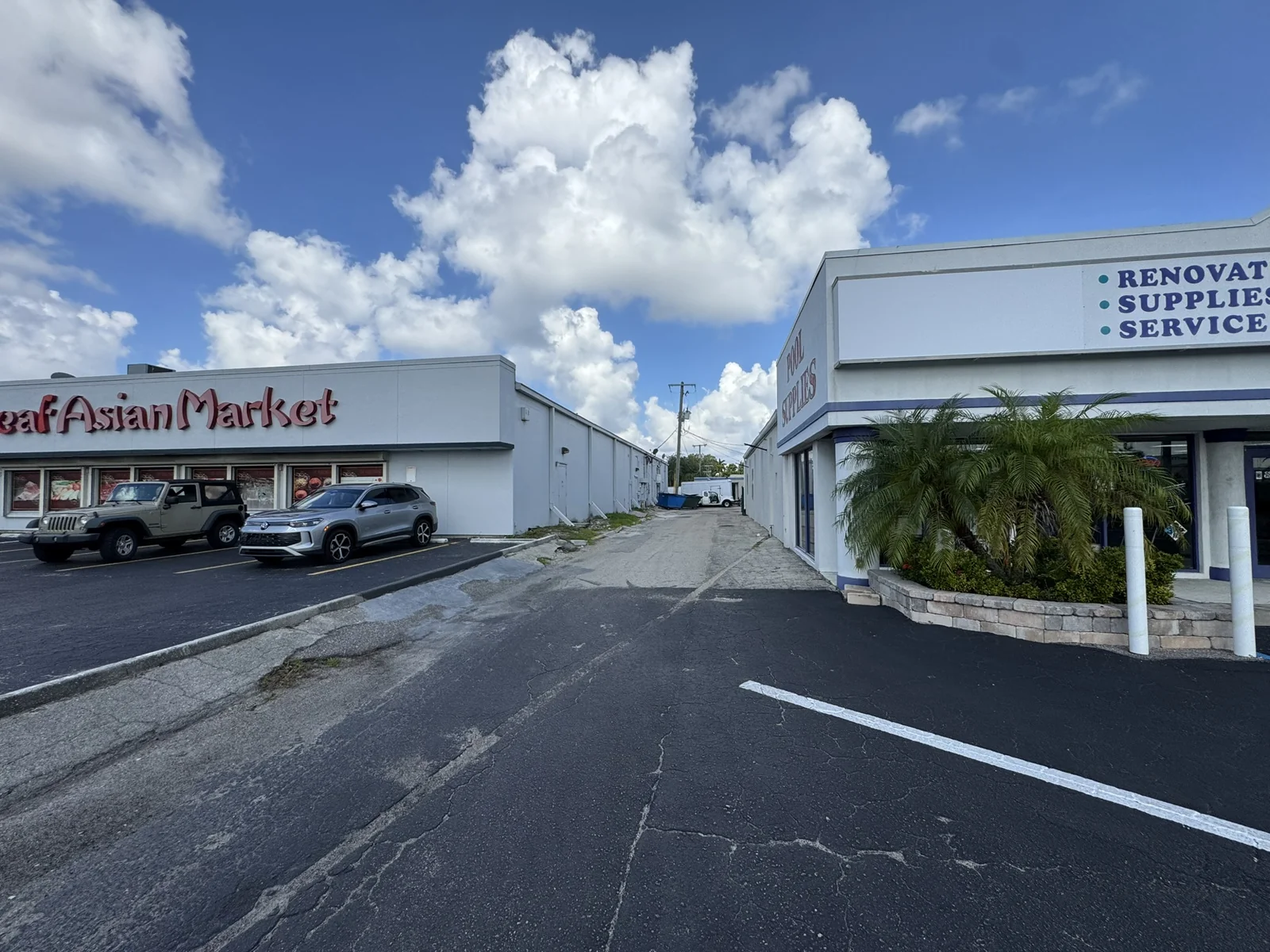 4290 Cleveland Avenue — Sale in Fort Myers, FL, photo 2 of 8