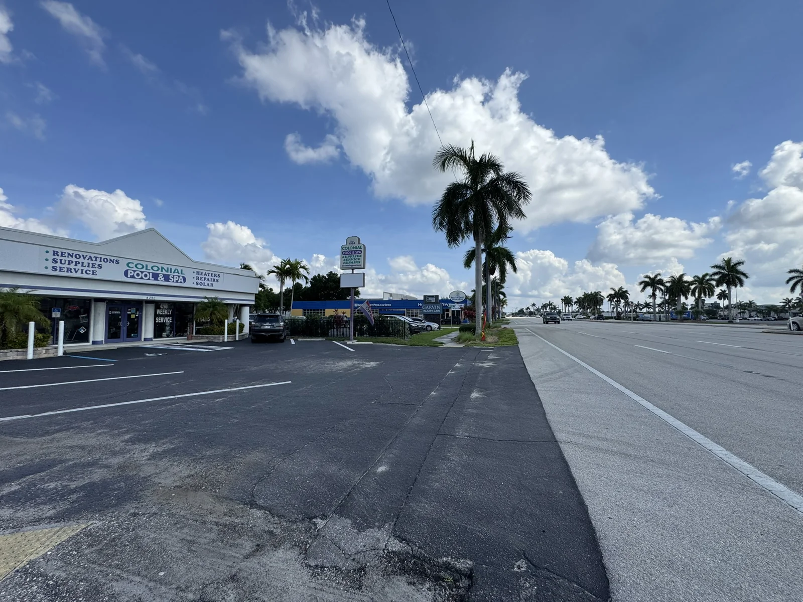 4290 Cleveland Avenue — Sale in Fort Myers, FL, photo 3 of 8