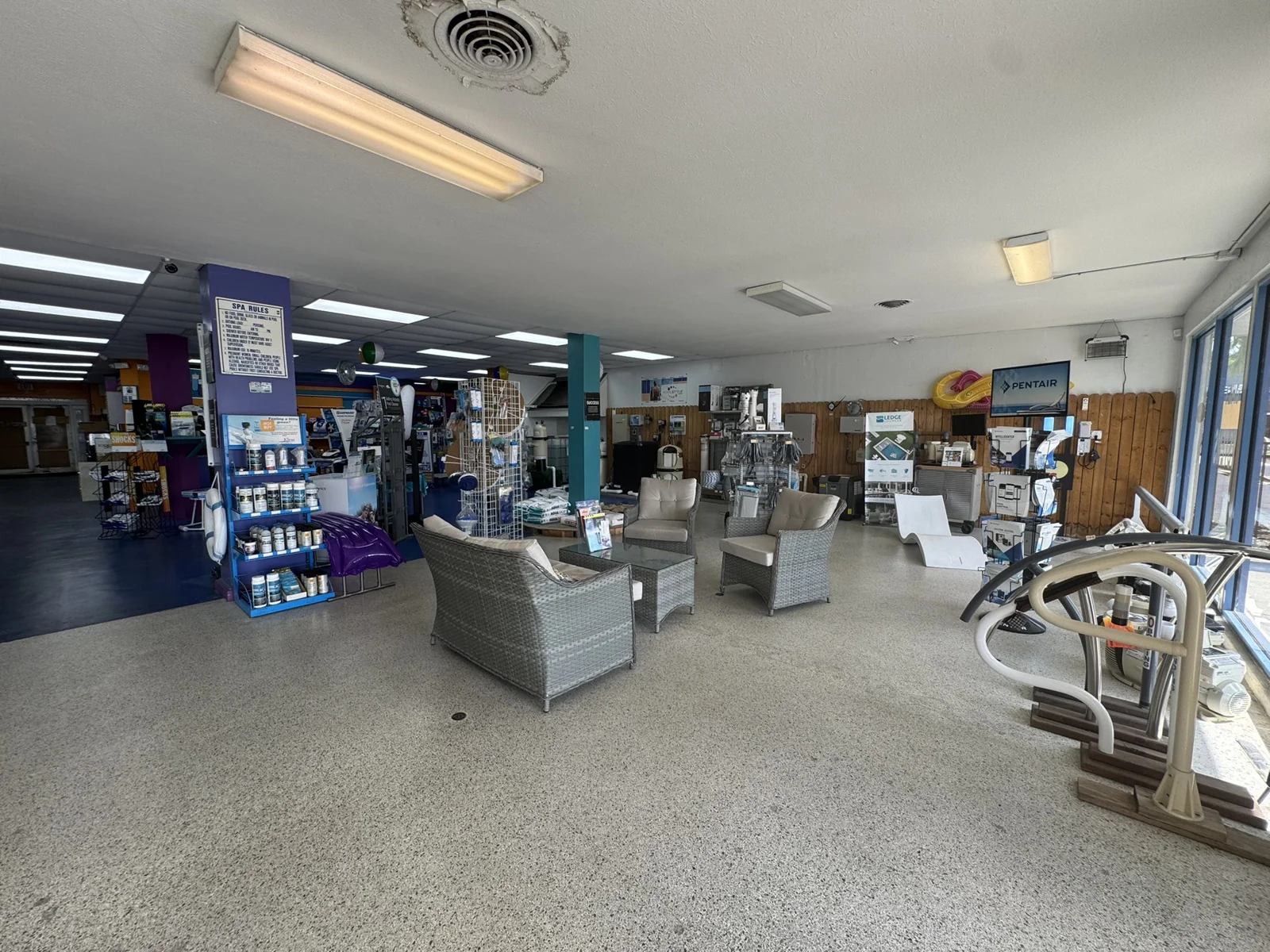 4290 Cleveland Avenue — Sale in Fort Myers, FL, photo 6 of 8