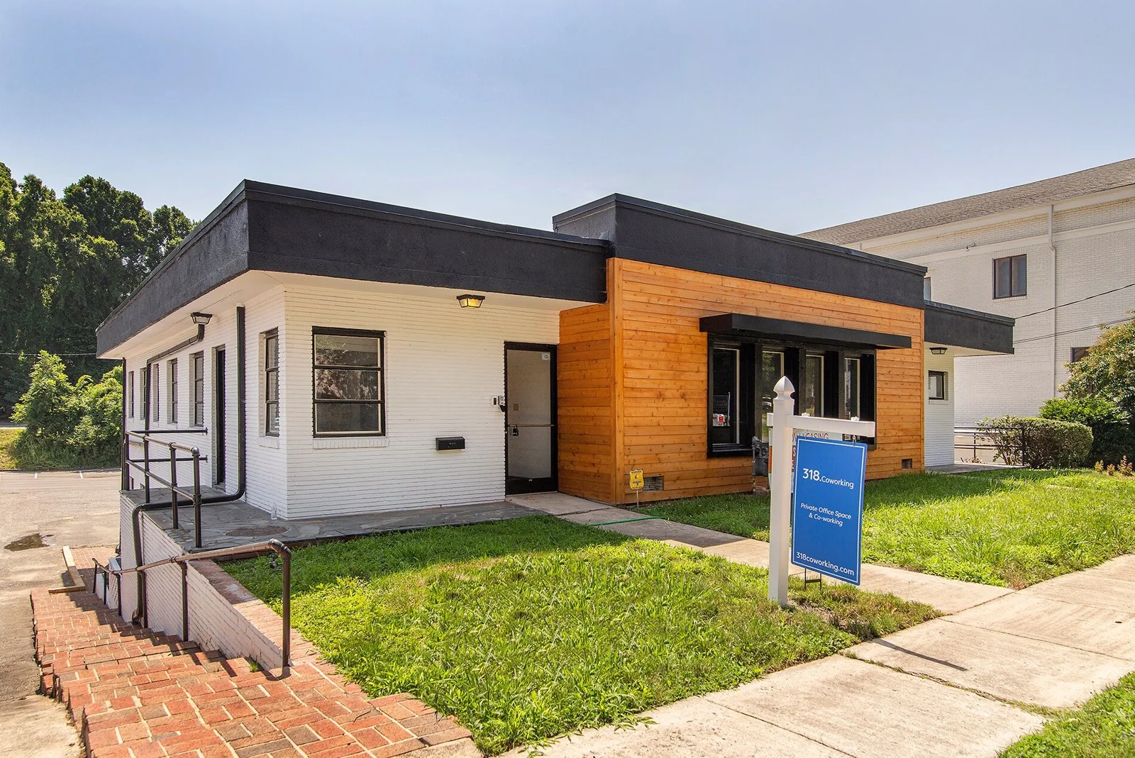 Office in Gastonia, NC — Sale in Gastonia, NC, photo 1 of 7