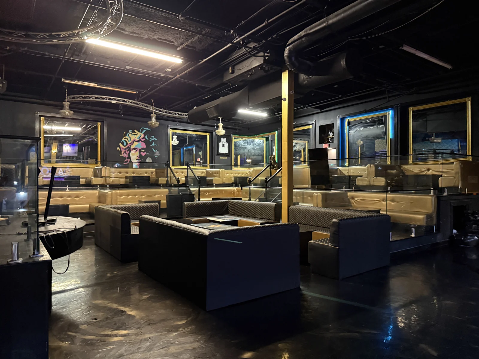 10,000 SF Turnkey Nightclub w/ Liquor License — Sale in Cleveland, OH, photo 4 of 7