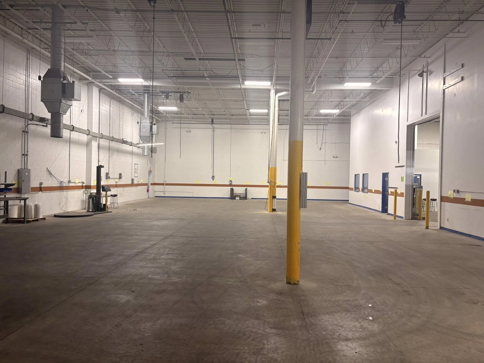Industrial in Strongsville, OH — Sale in Strongsville, OH, photo 4 of 7