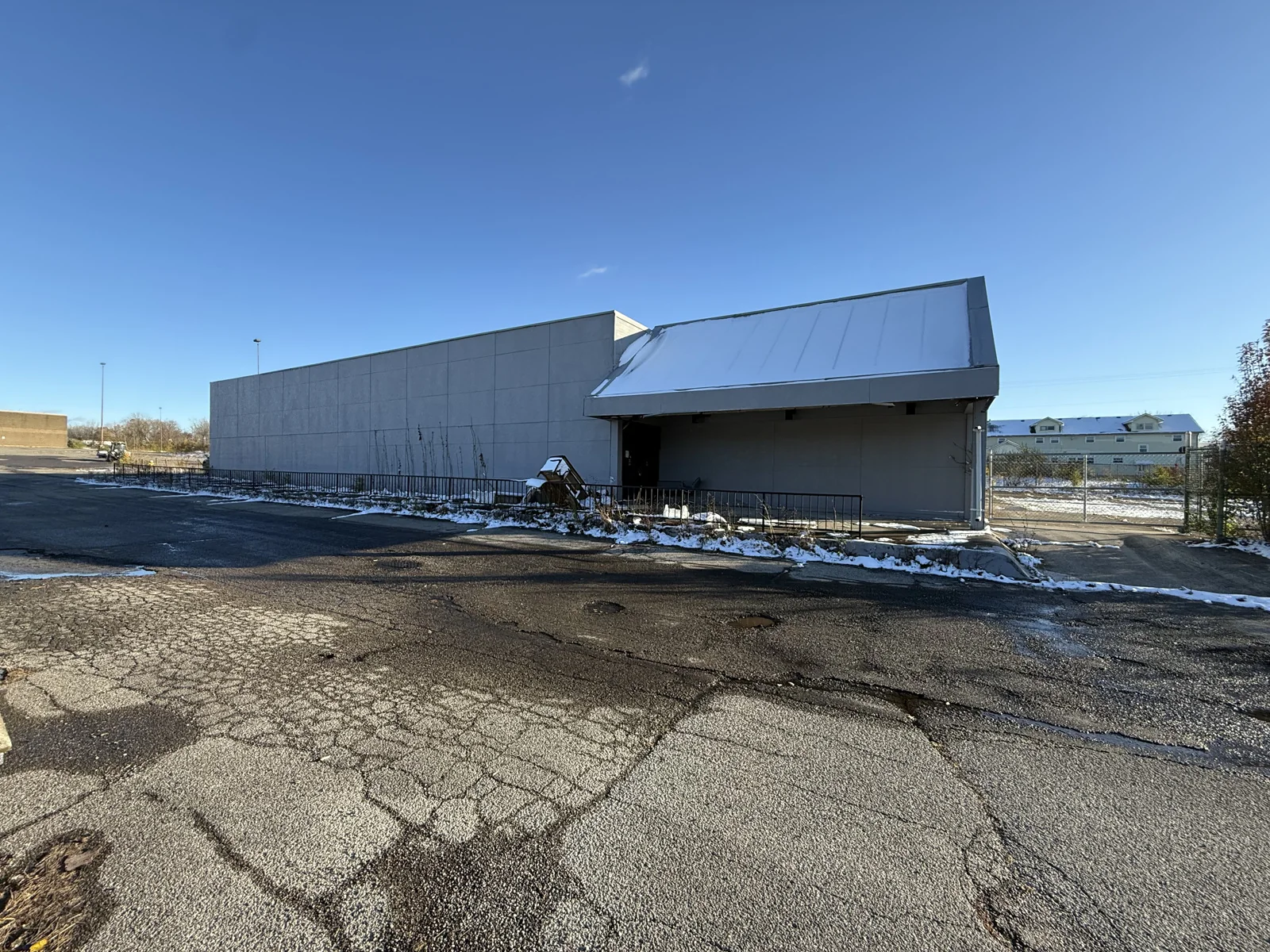 Dayton industrial/flex building — Sale in Dayton, OH, photo 1 of 1