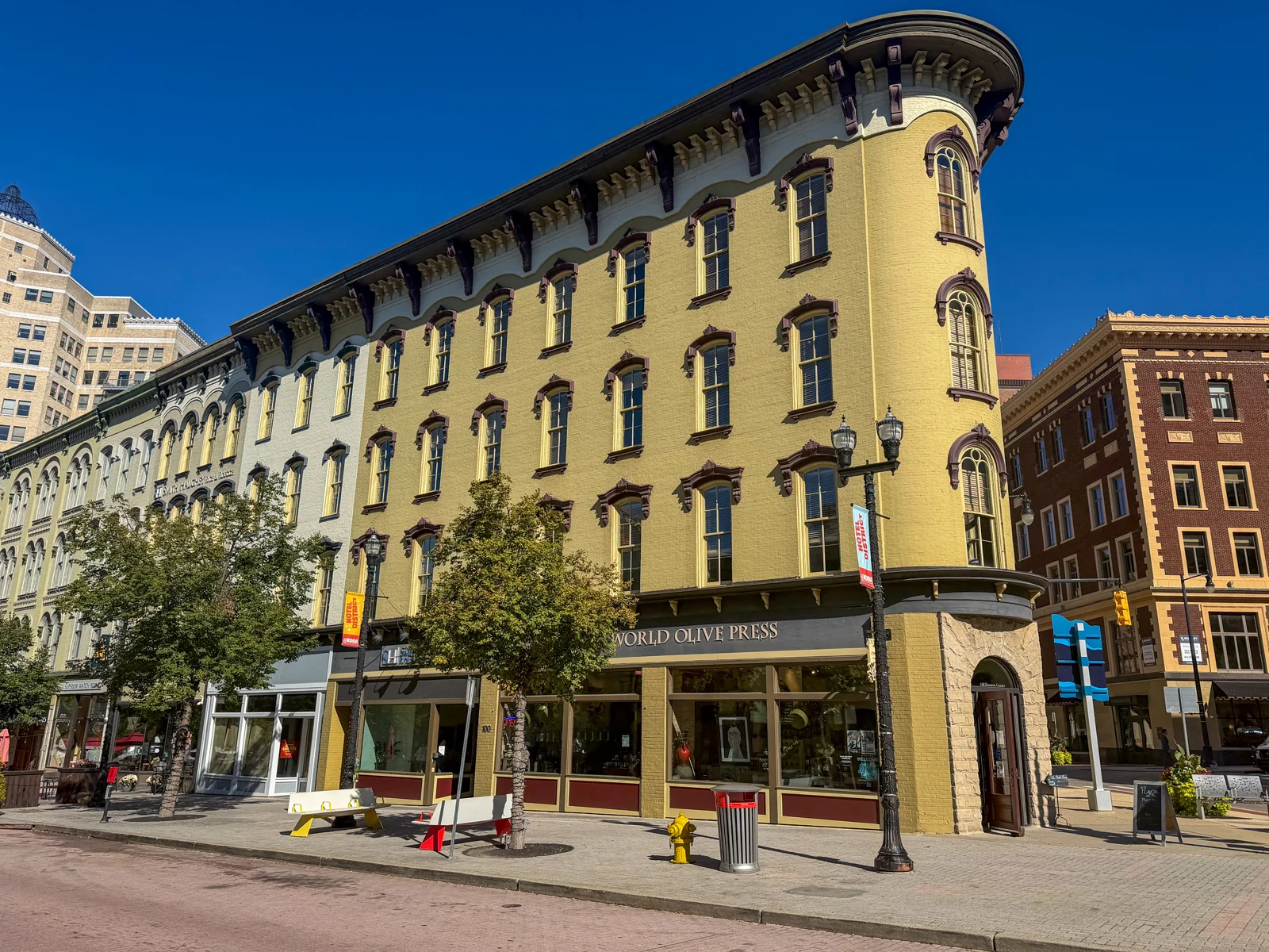 Flat Iron Building — Sale in Grand Rapids, MI, photo 1 of 8