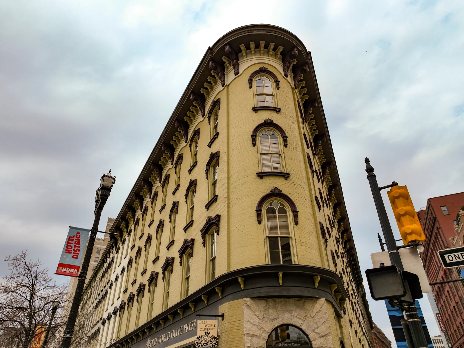 Flat Iron Building — Sale in Grand Rapids, MI, photo 2 of 8