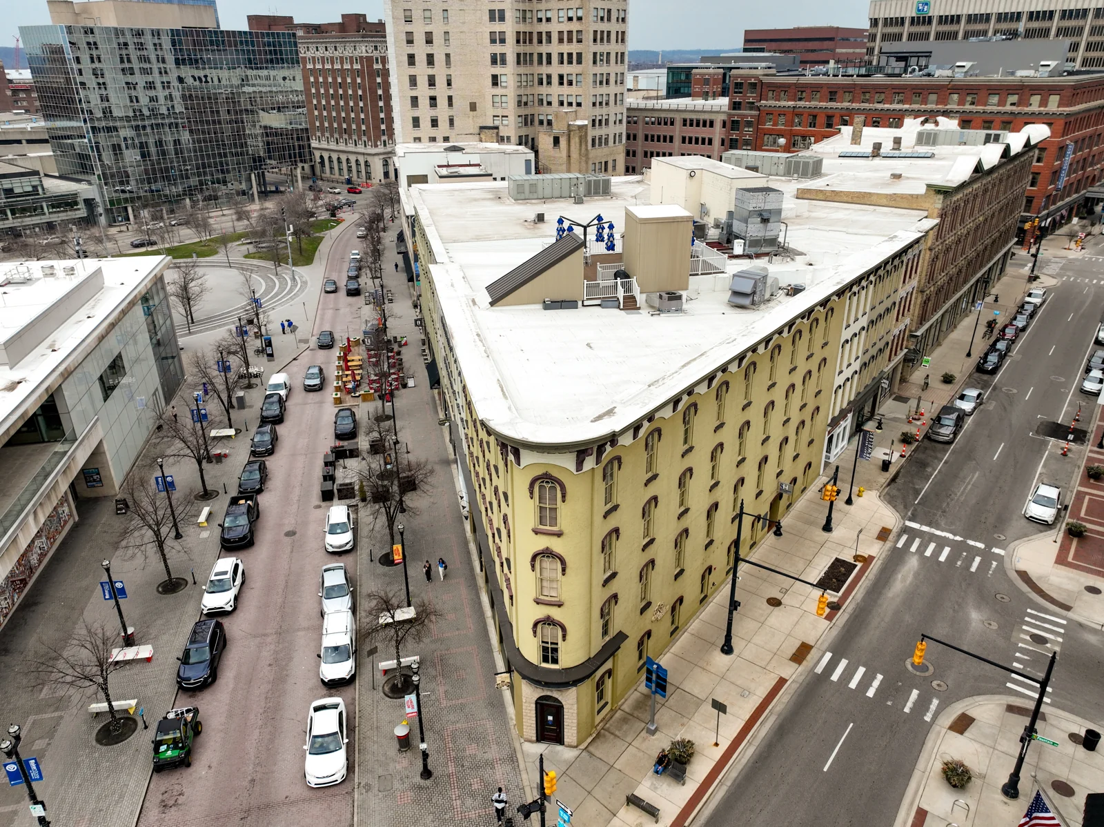 Flat Iron Building — Sale in Grand Rapids, MI, photo 5 of 8
