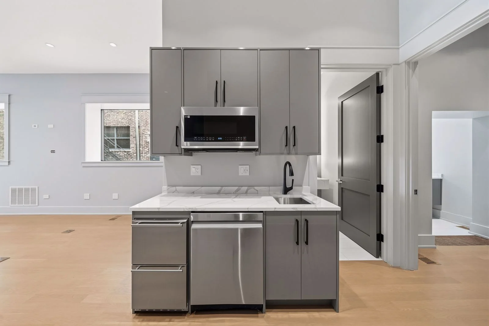619 West Randolph Street — Sale in Chicago, IL, photo 2 of 8