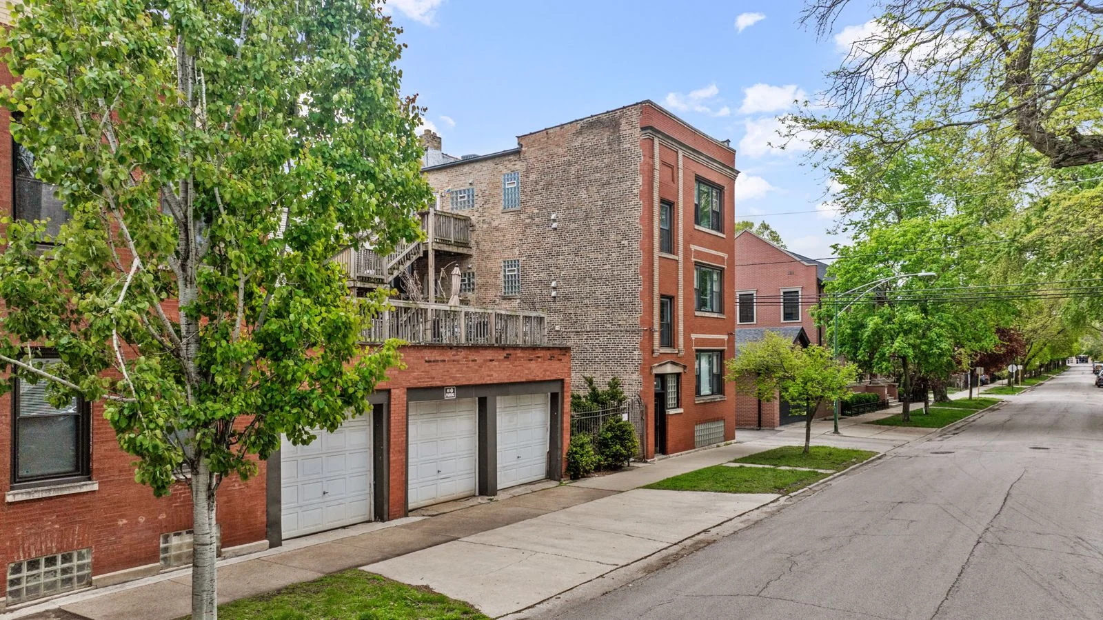 Multifamily in Chicago, IL — Sale in Chicago, IL, photo 2 of 8