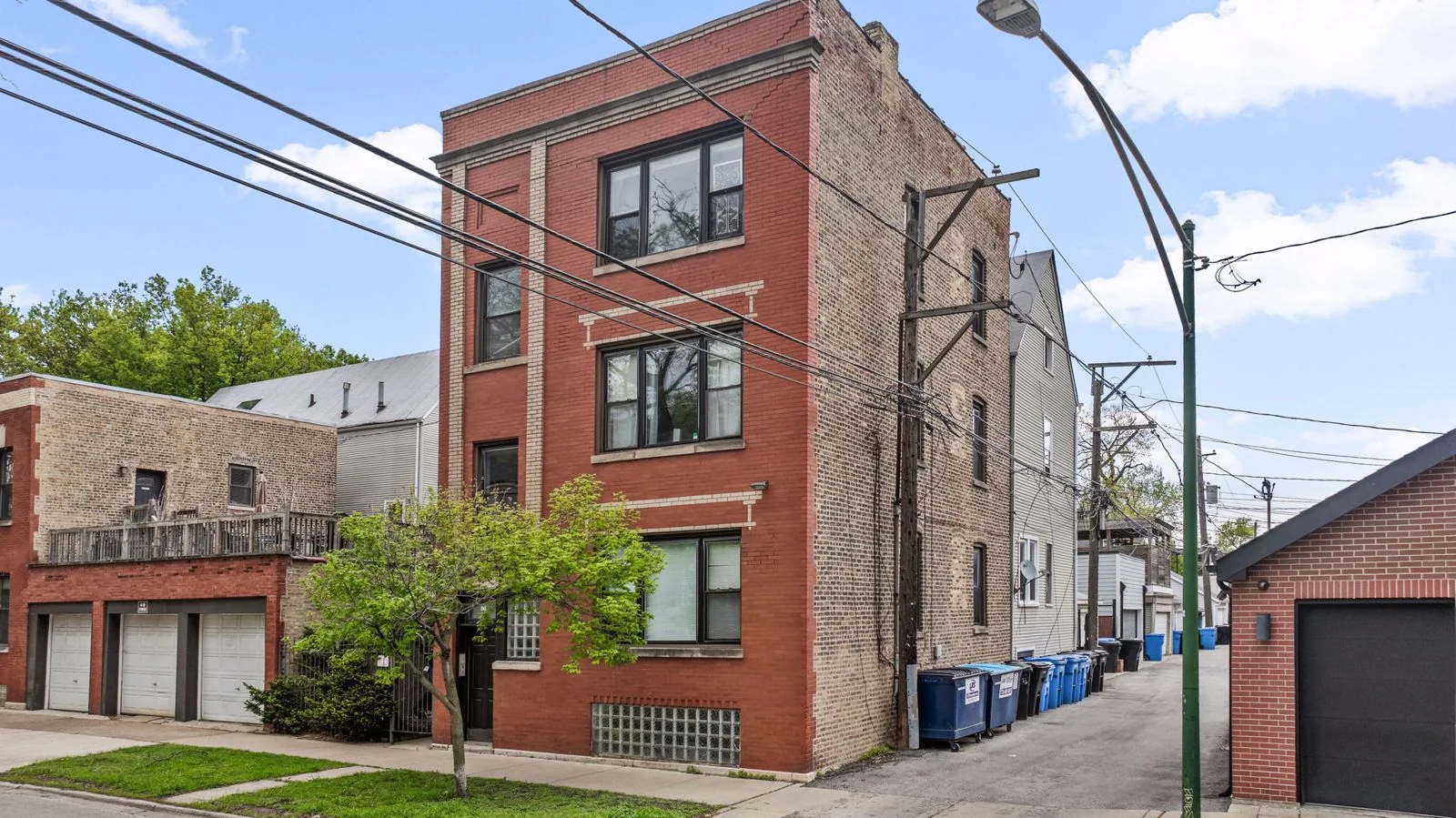 Multifamily in Chicago, IL — Sale in Chicago, IL, photo 4 of 8