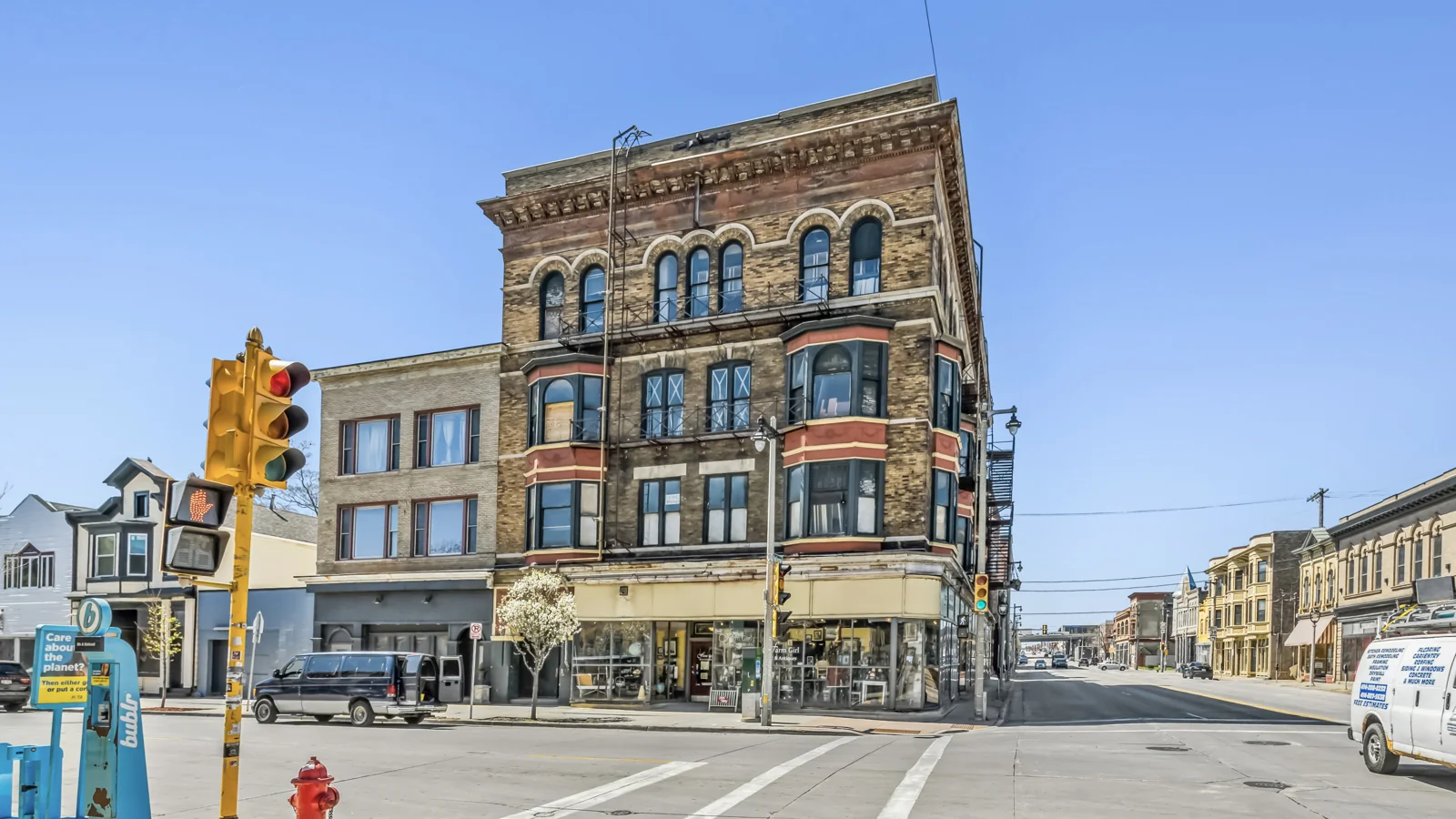511 & 523 W National Ave — Sale in Milwaukee, WI, photo 2 of 7