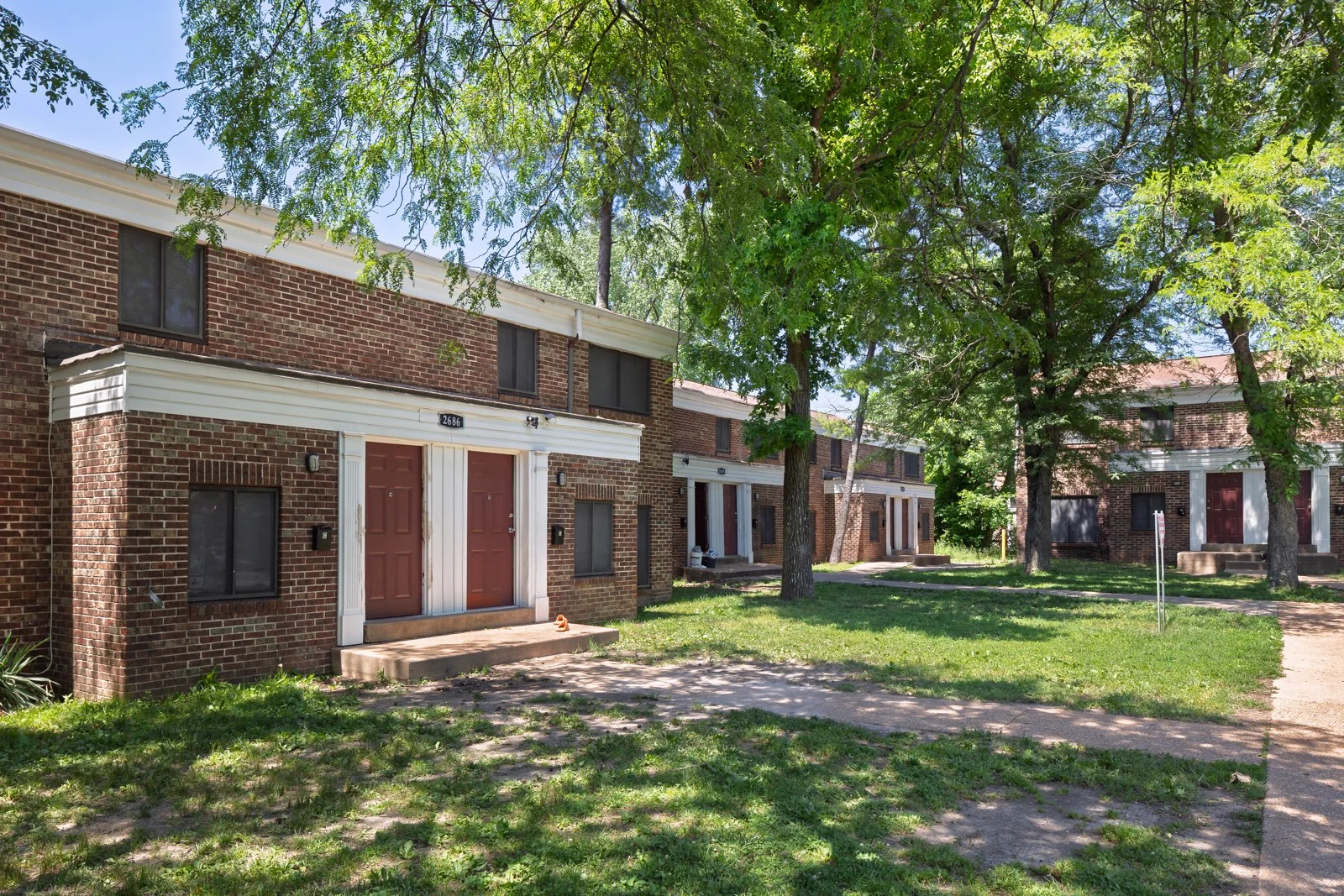 Sunnyland Apartments — Sale in Jennings, MO, photo 2 of 8