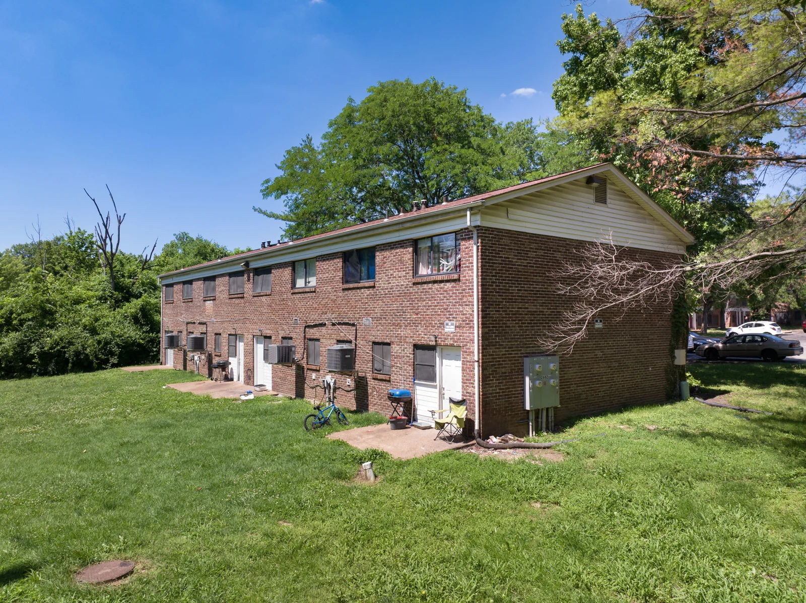 Sunnyland Apartments — Sale in Jennings, MO, photo 3 of 8