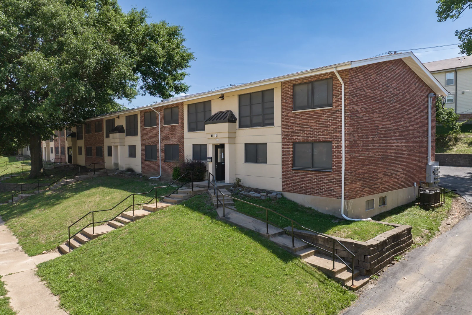 Sunnyland Apartments — Sale in Jennings, MO, photo 7 of 8