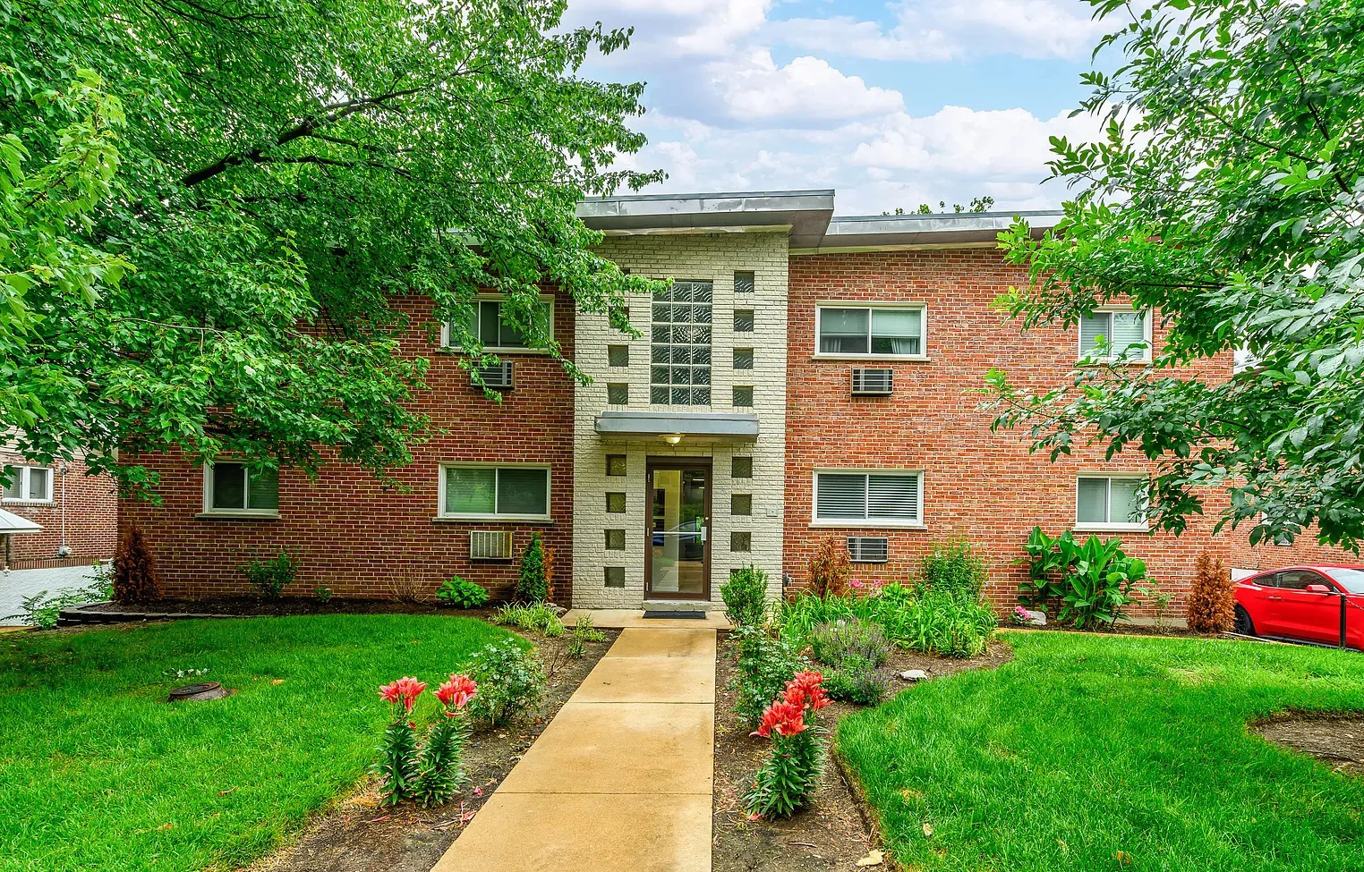 2000-04 Bellevue Avenue — Sale in St. Louis, MO, photo 1 of 8