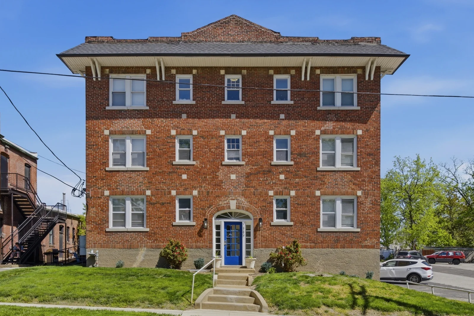 Maple Apartments — Sale in Maplewood, MO, photo 1 of 8