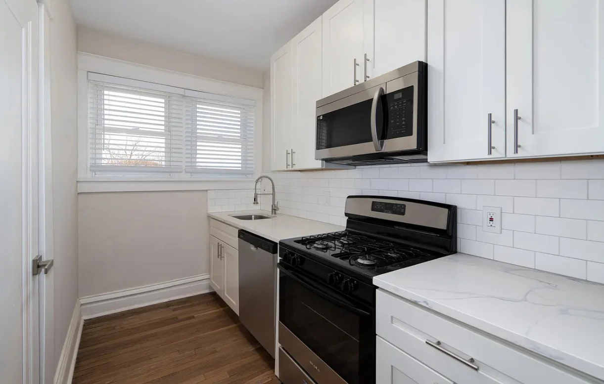 Maple Apartments — Sale in Maplewood, MO, photo 6 of 8