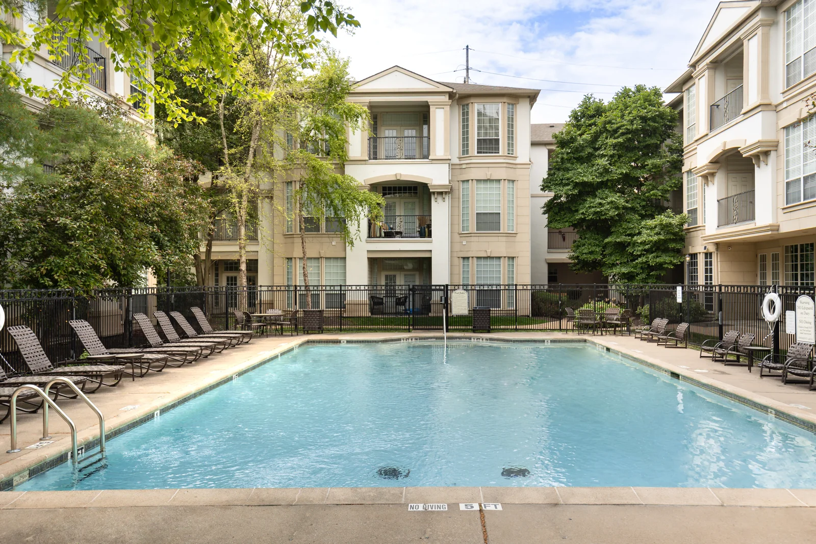 Villas at Brentwood — Sale in St. Louis, MO, photo 2 of 8
