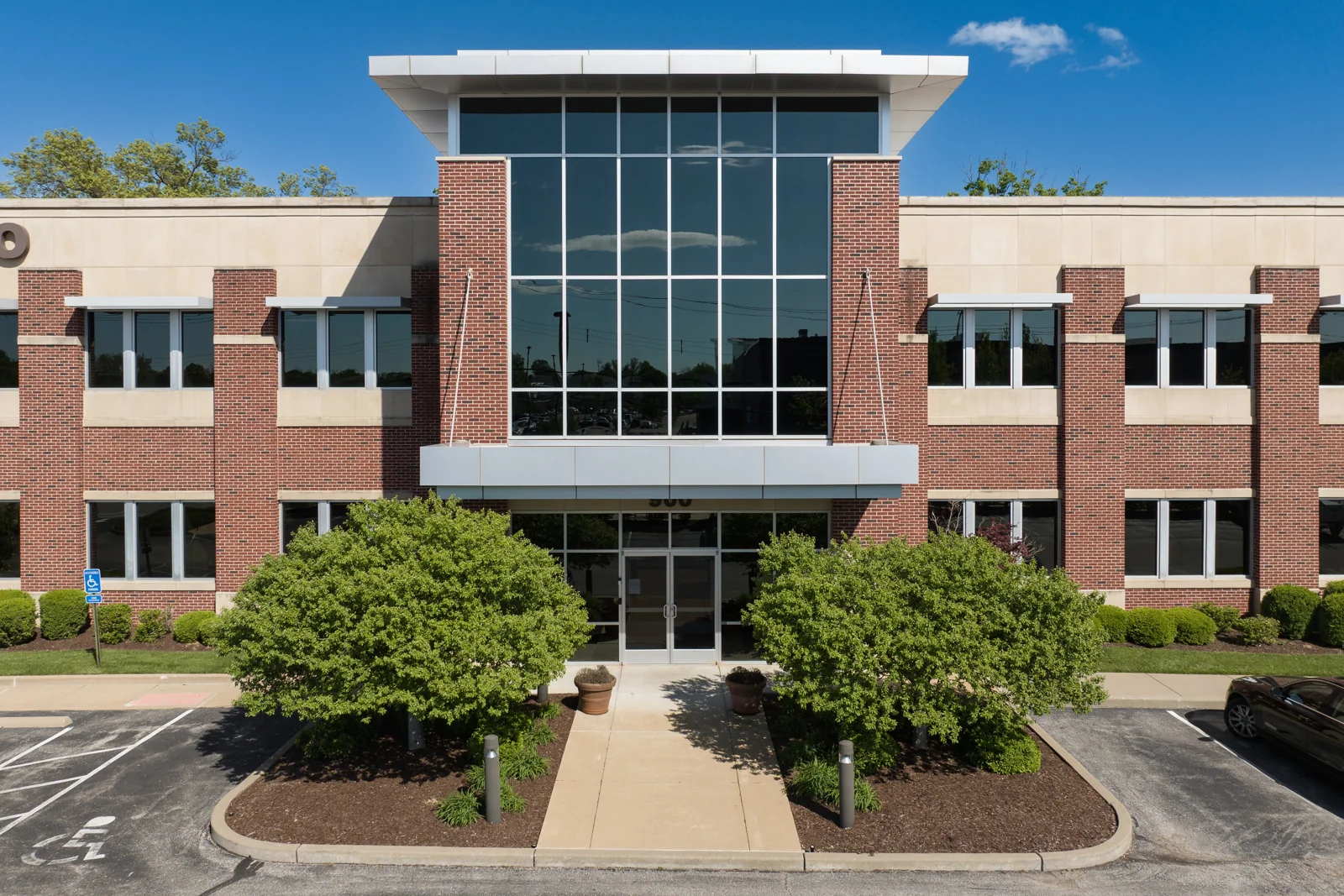 900 N Rock Hill Rd — Sale in St. Louis, MO, photo 2 of 8