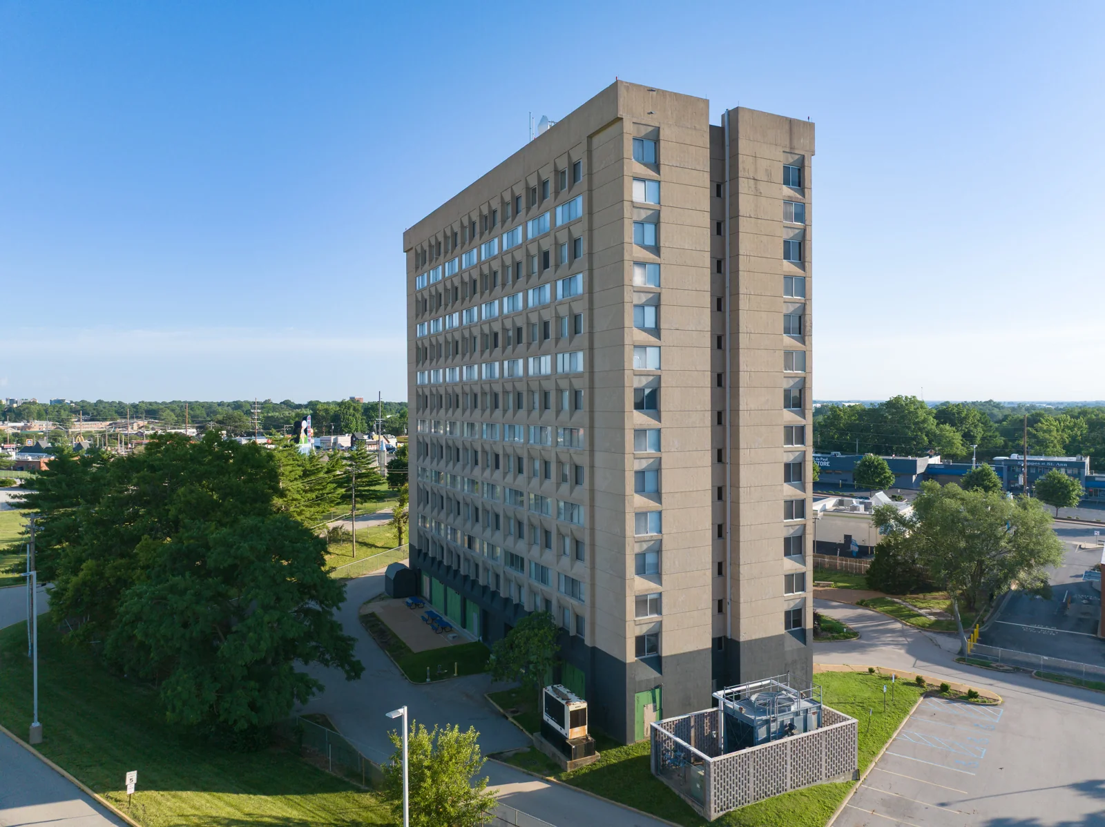 Santa Ana Apartments — Sale in Saint Ann, MO, photo 2 of 5