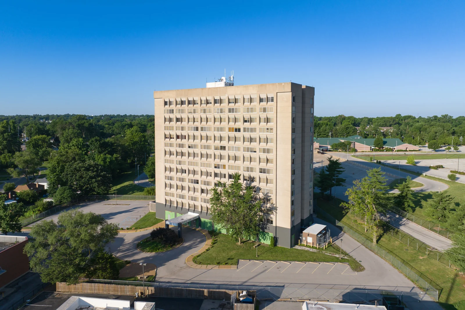Santa Ana Apartments — Sale in Saint Ann, MO, photo 4 of 5