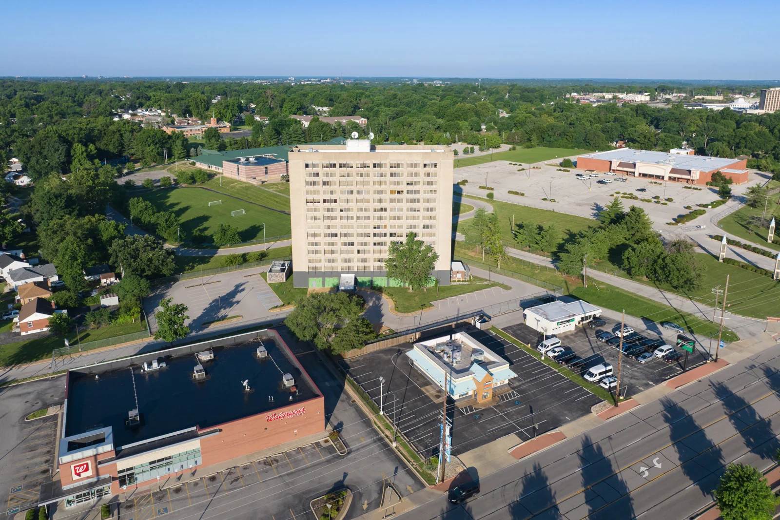 Santa Ana Apartments — Sale in Saint Ann, MO, photo 5 of 5