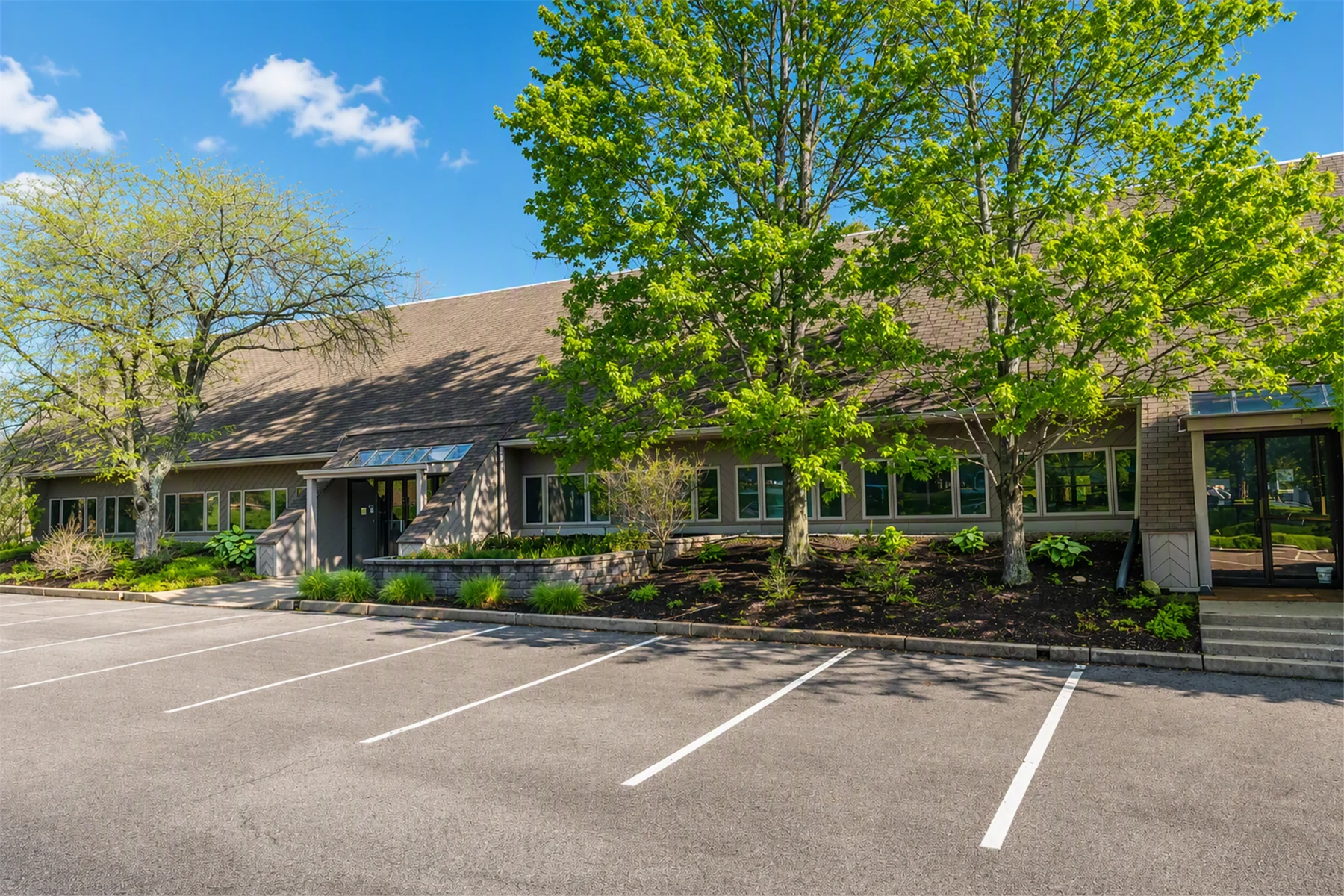 Office in St. Louis, MO — Sale in St. Louis, MO, photo 1 of 2