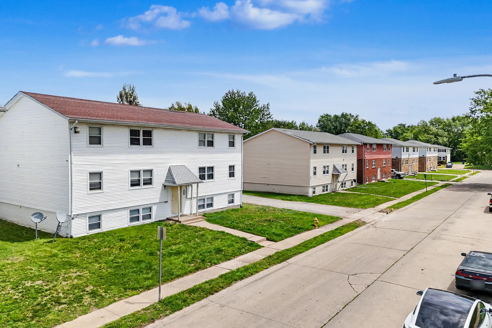 W 63rd Street Apartments — Sale in Davenport, IA, photo 1 of 7