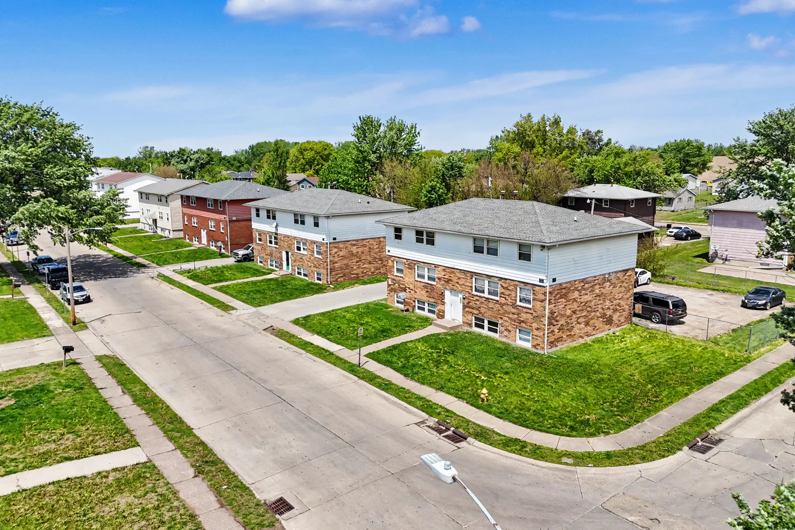 W 63rd Street Apartments — Sale in Davenport, IA, photo 2 of 7