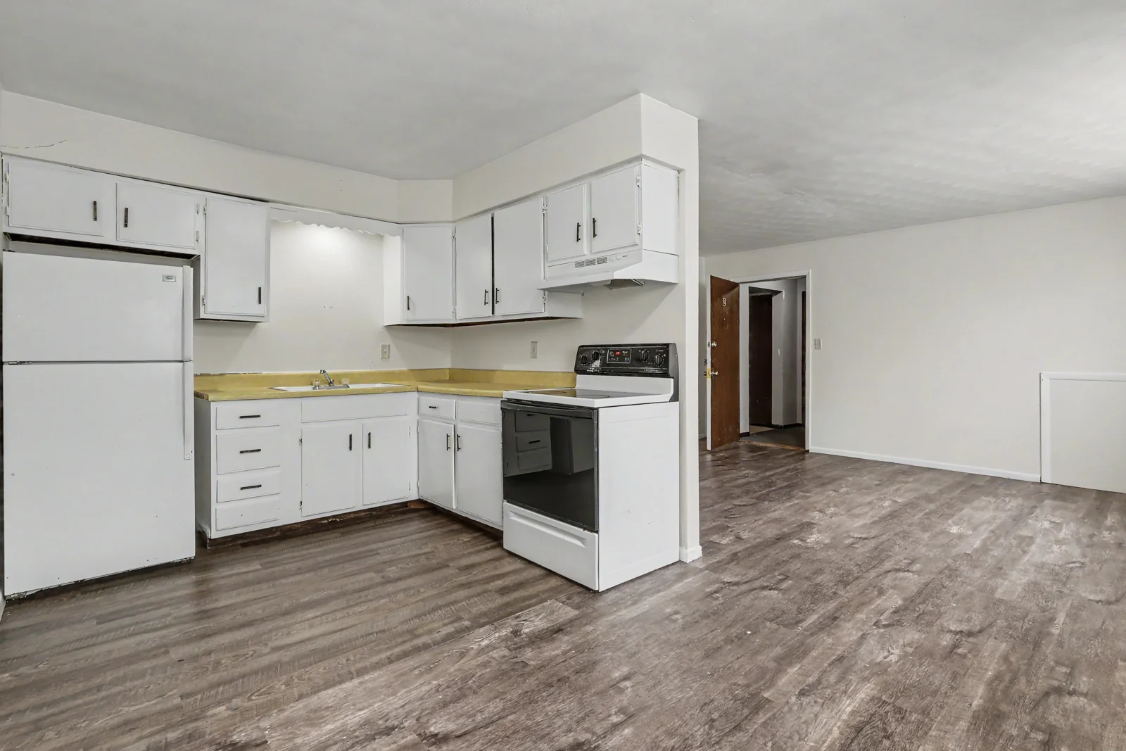 W 63rd Street Apartments — Sale in Davenport, IA, photo 4 of 7
