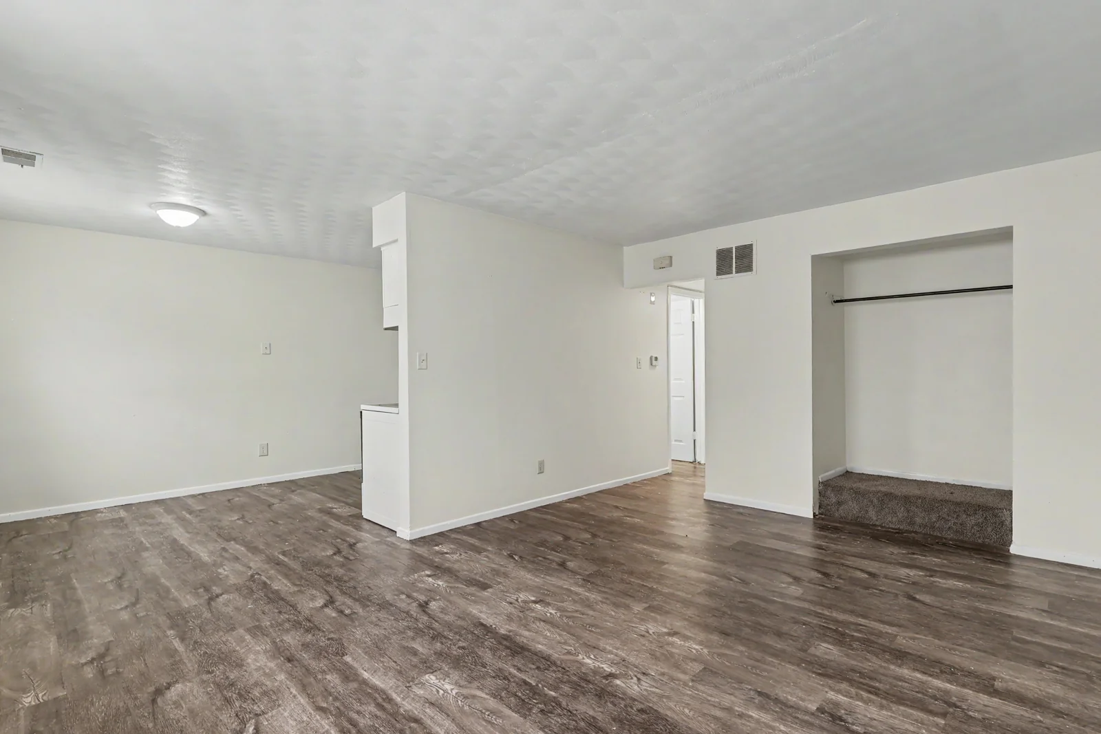 W 63rd Street Apartments — Sale in Davenport, IA, photo 5 of 7