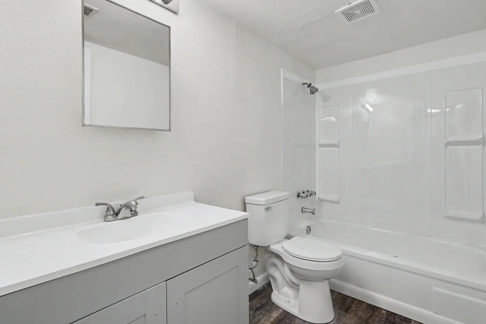 W 63rd Street Apartments — Sale in Davenport, IA, photo 6 of 7