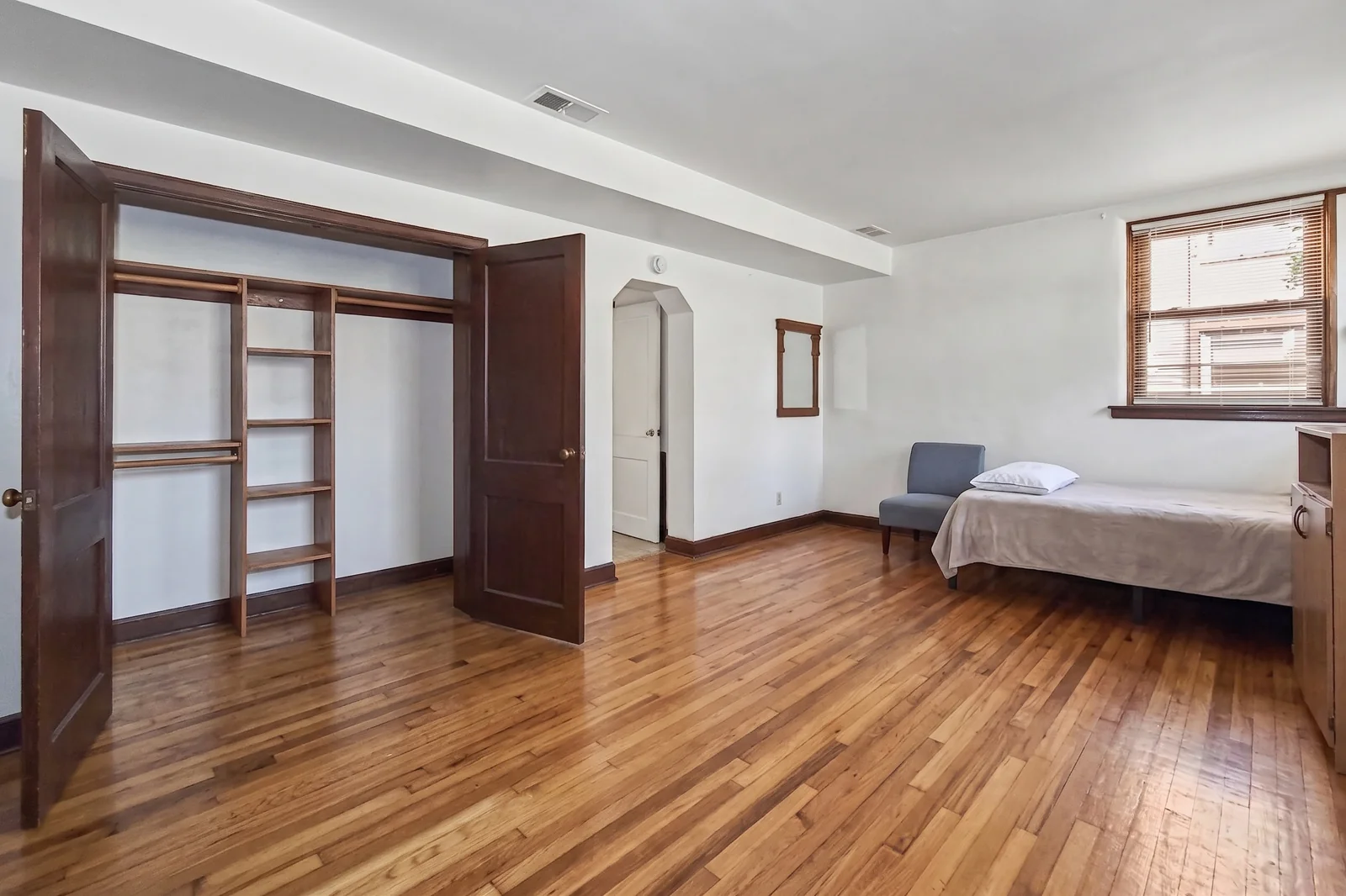 W Locust Street Apartments — Sale in Davenport, IA, photo 7 of 8