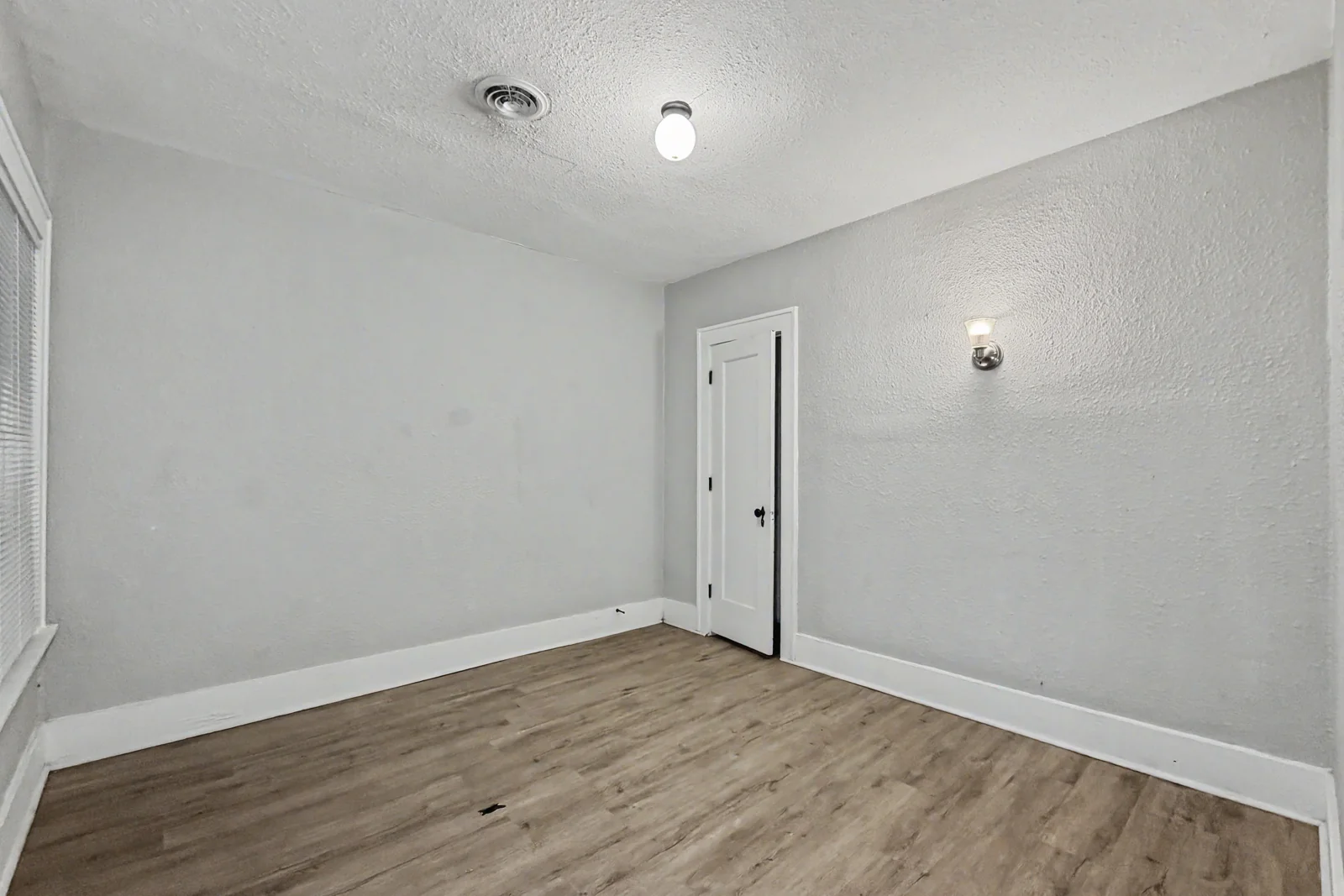 W 4th Street Apartments — Sale in Davenport, IA, photo 3 of 8