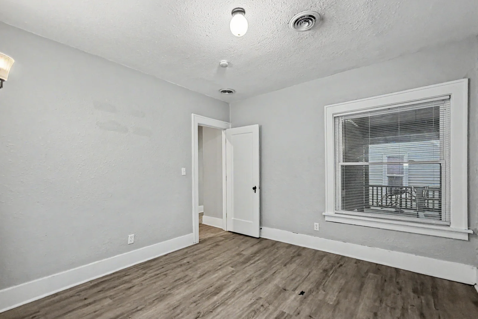 W 4th Street Apartments — Sale in Davenport, IA, photo 4 of 8