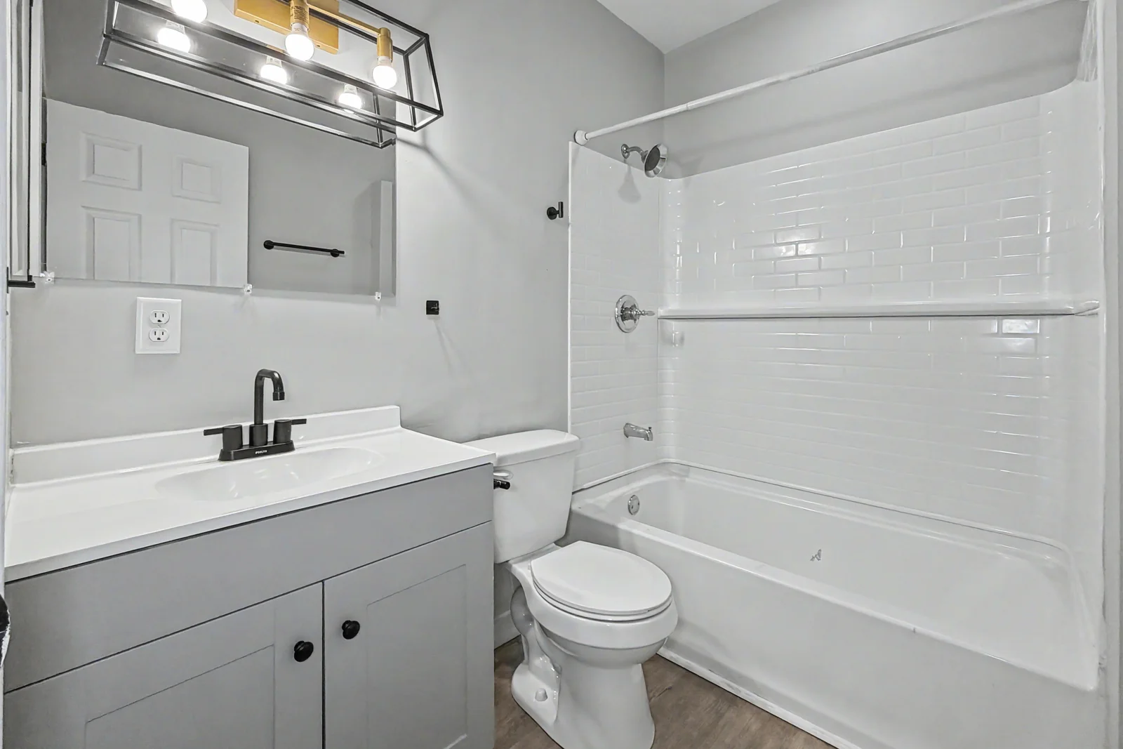 W 4th Street Apartments — Sale in Davenport, IA, photo 5 of 8