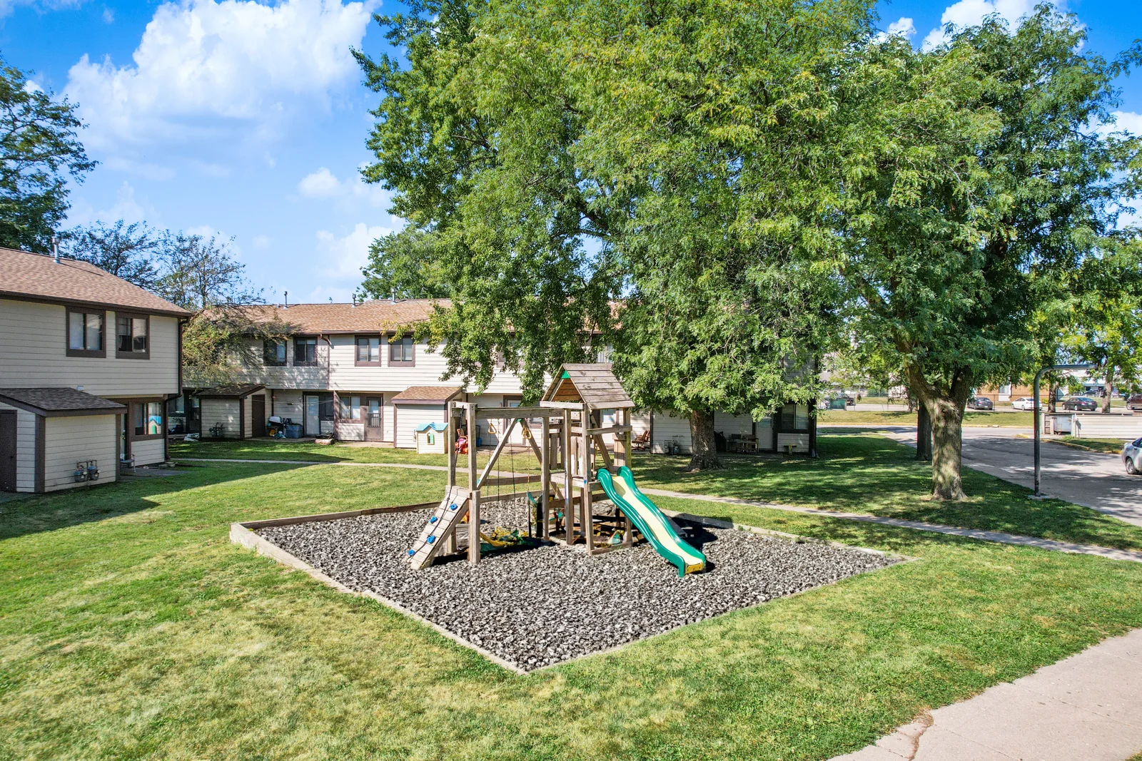 Courtyard Apartments — Sale in Newton, IA, photo 2 of 3