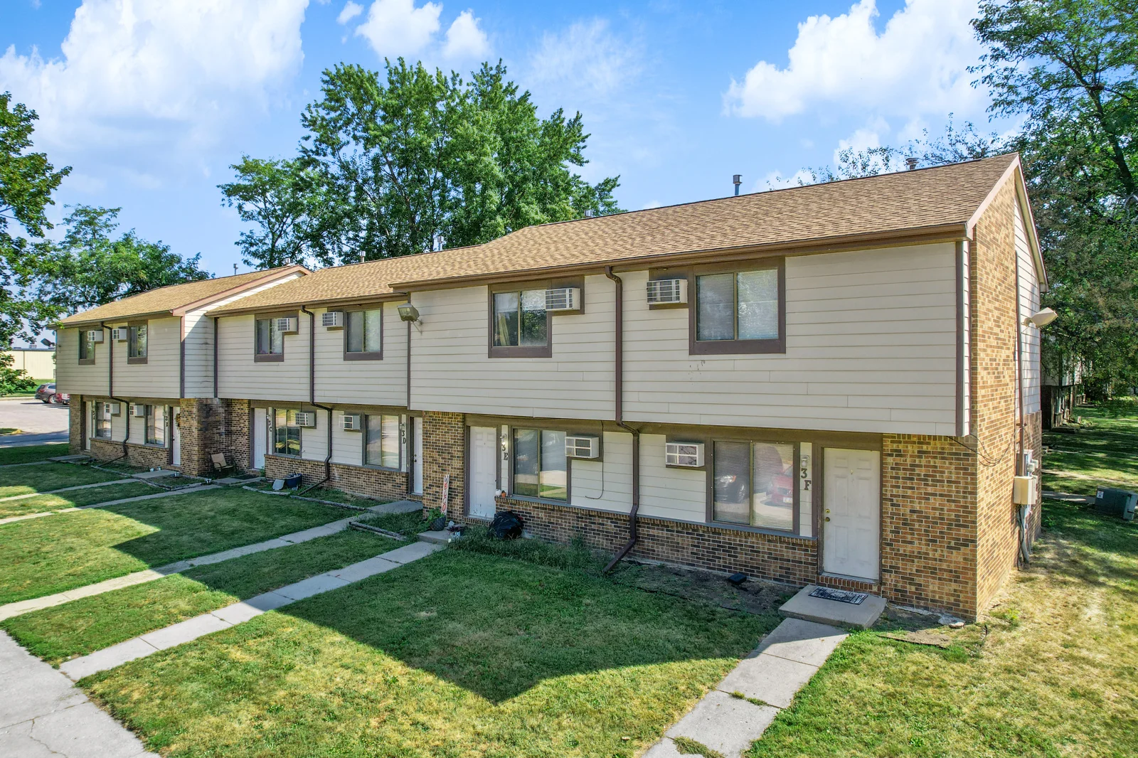 Courtyard Apartments — Sale in Newton, IA, photo 3 of 3