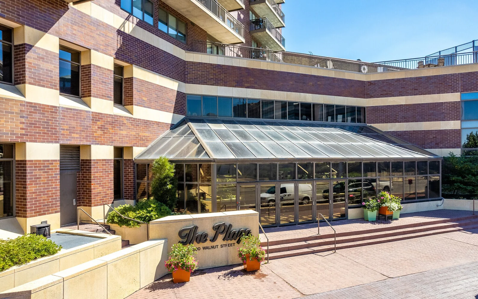 The Plaza - 300 Walnut Street — Sale in Des Moines, IA, photo 1 of 6