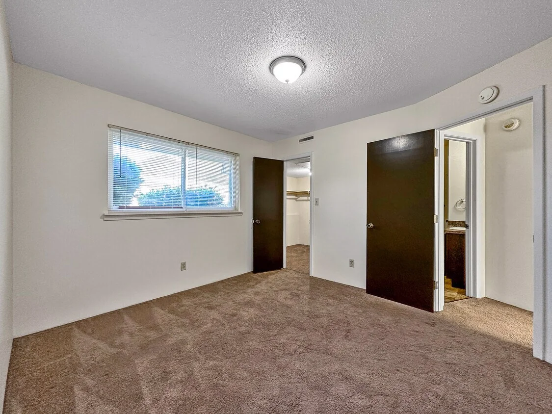 Valley Acres Apartments — Sale in Des Moines, IA, photo 3 of 8