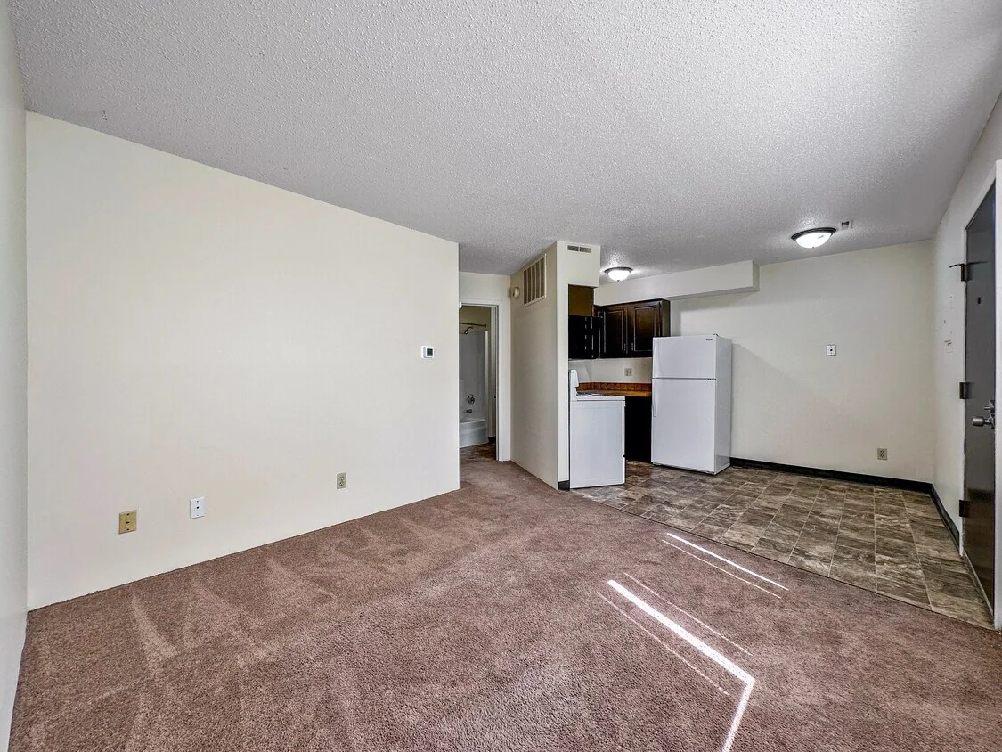 Valley Acres Apartments — Sale in Des Moines, IA, photo 5 of 8