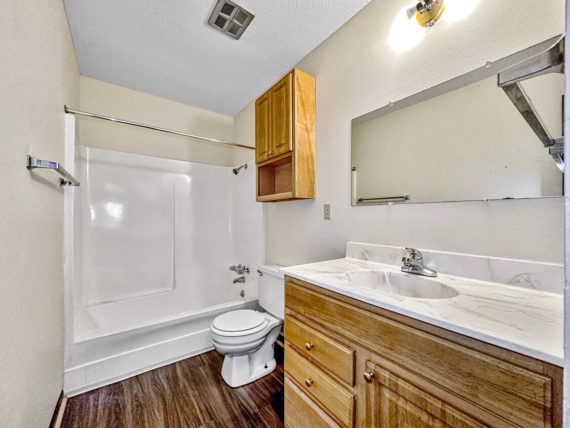 Valley Acres Apartments — Sale in Des Moines, IA, photo 6 of 8